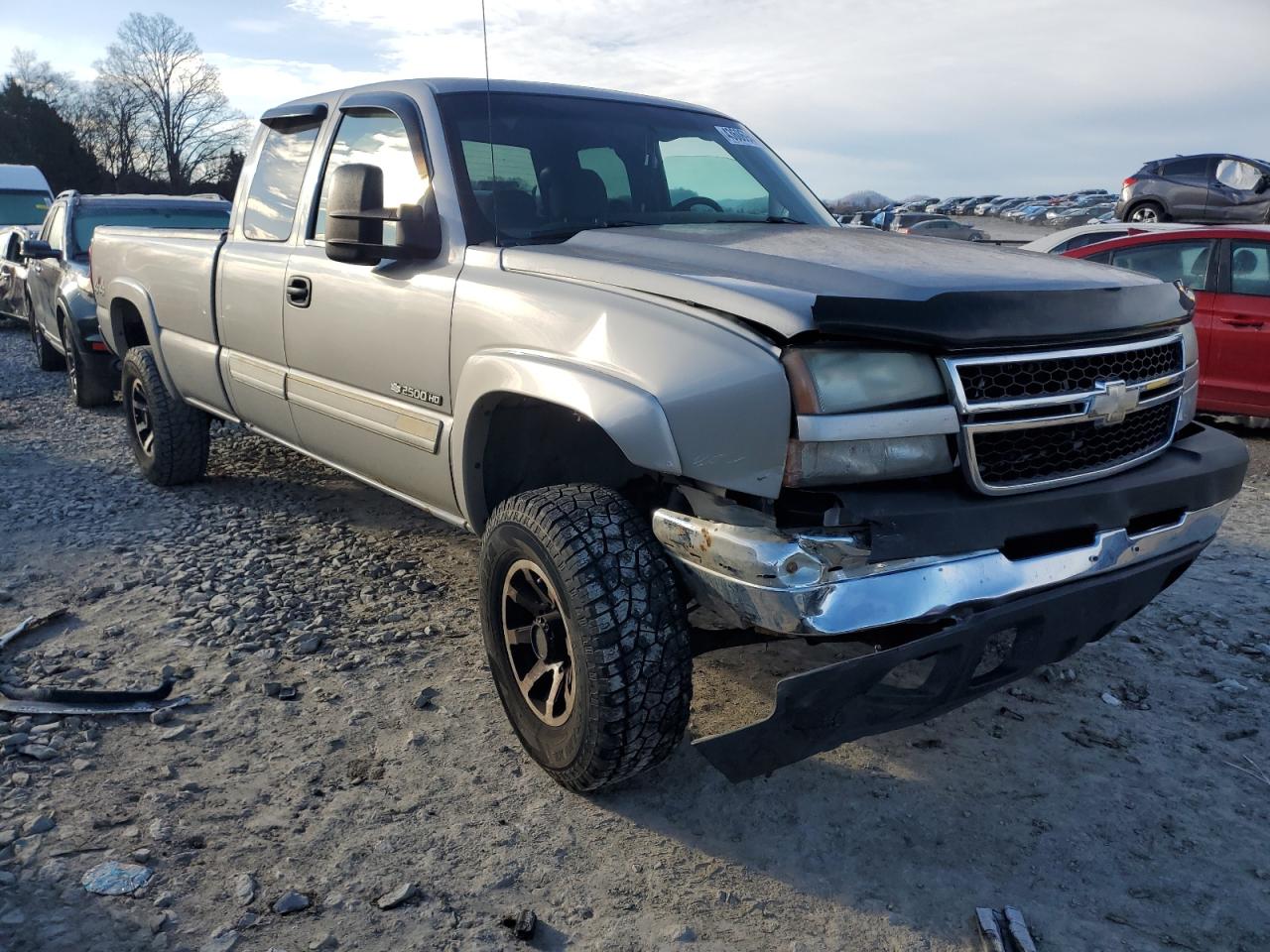 Photo 3 VIN: 1GCHK29U96E285646 - CHEVROLET SILVERADO 