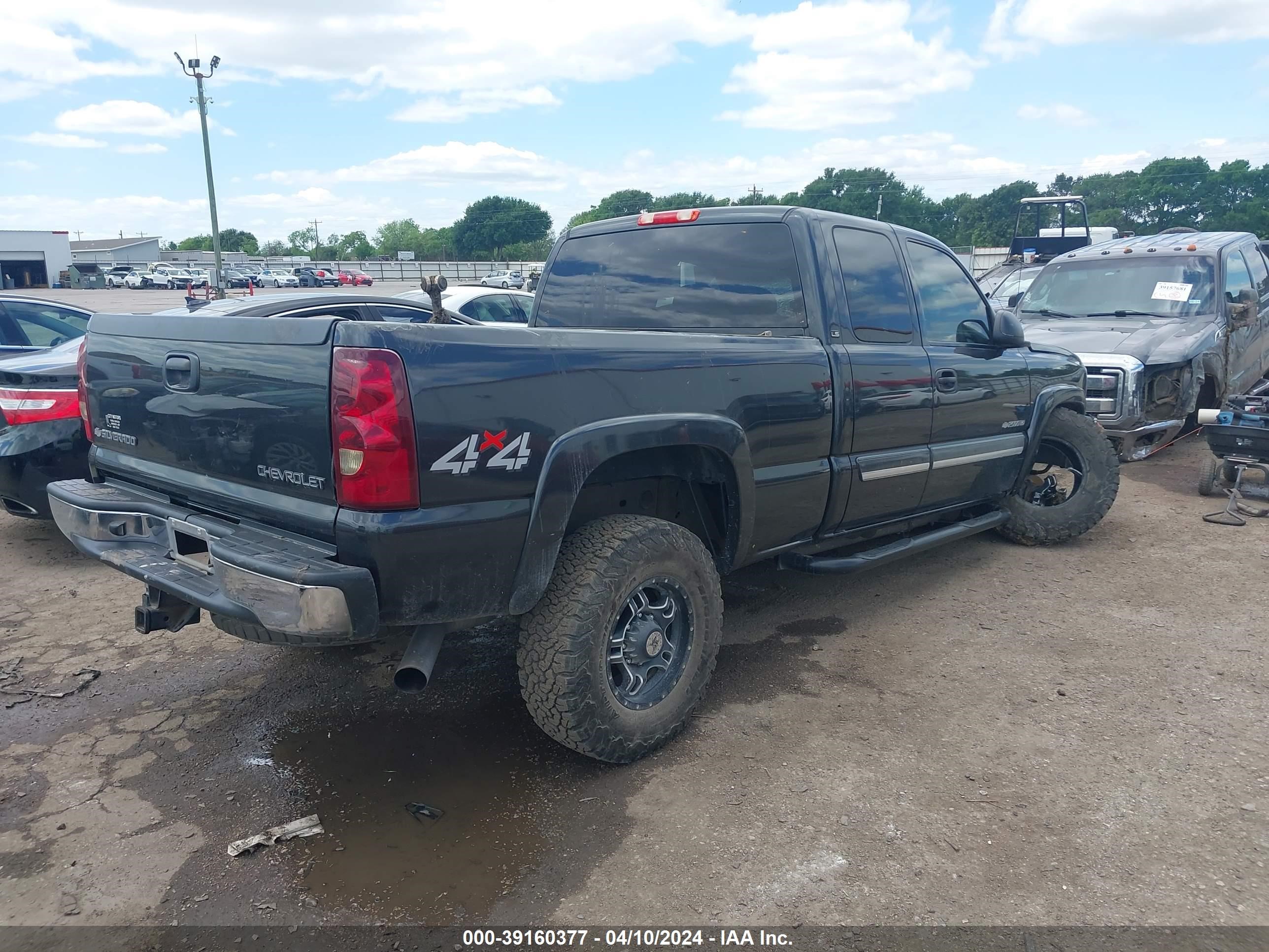 Photo 3 VIN: 1GCHK29UX3E217853 - CHEVROLET SILVERADO 