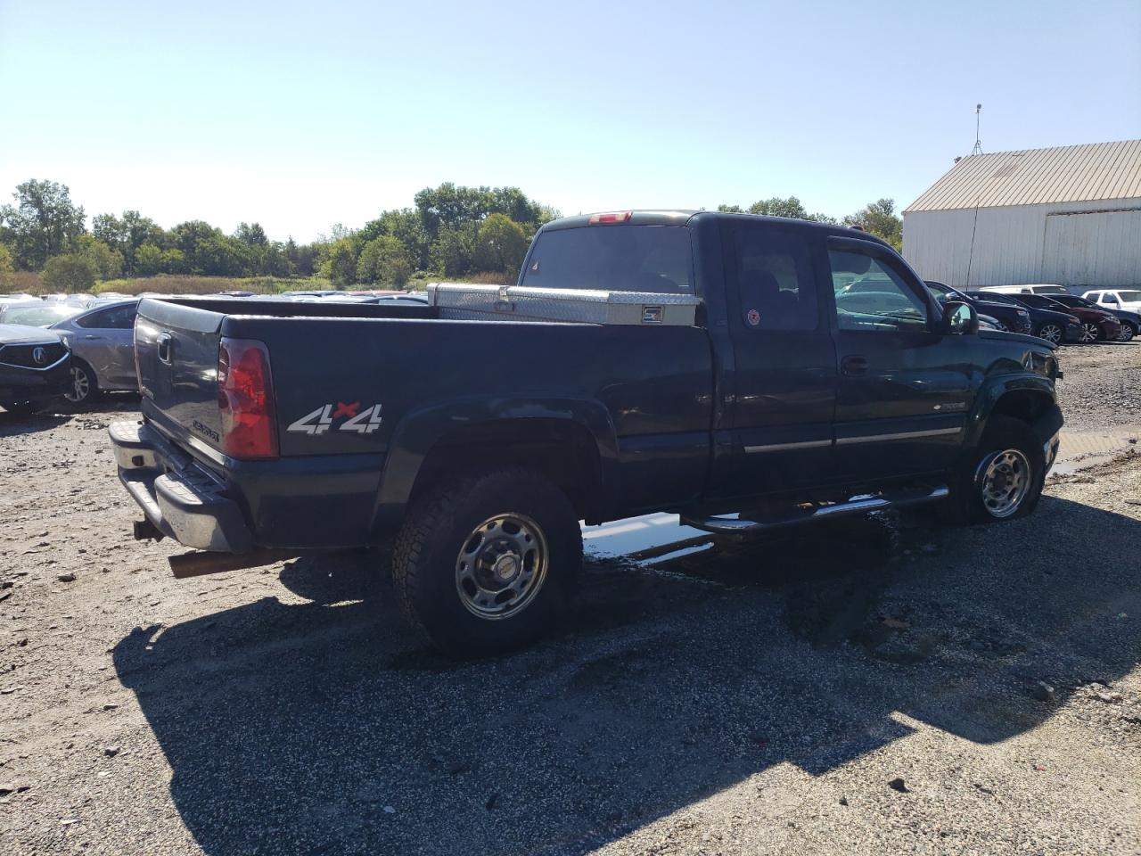 Photo 2 VIN: 1GCHK29UX3E329990 - CHEVROLET SILVERADO 