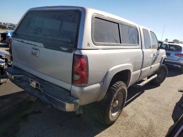 Photo 2 VIN: 1GCHK29UX4E234024 - CHEVROLET SILVERADO 