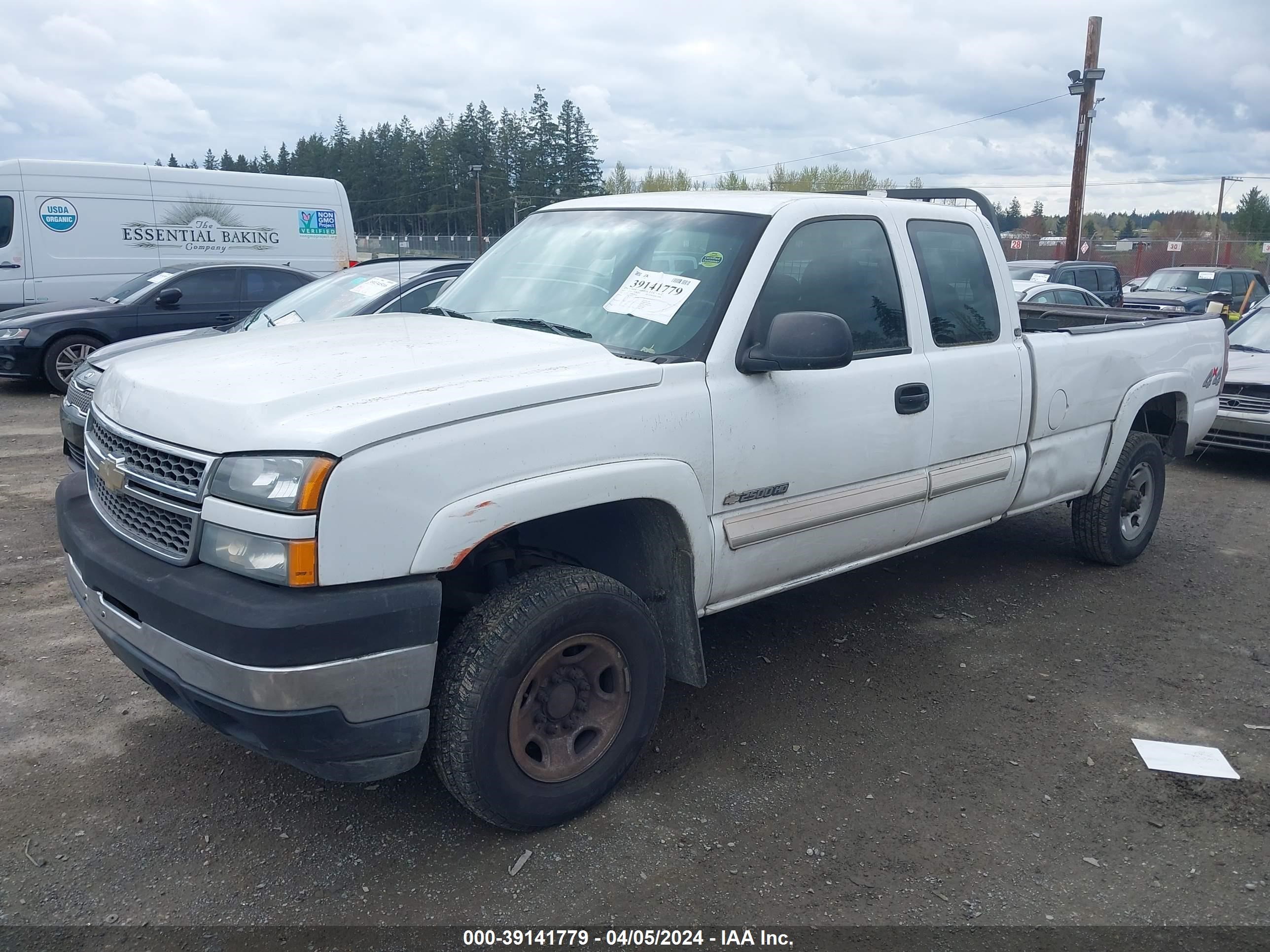 Photo 1 VIN: 1GCHK29UX5E137360 - CHEVROLET SILVERADO 