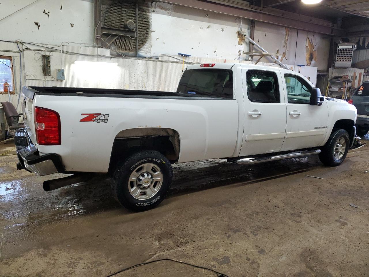 Photo 2 VIN: 1GCHK33668F221187 - CHEVROLET SILVERADO 