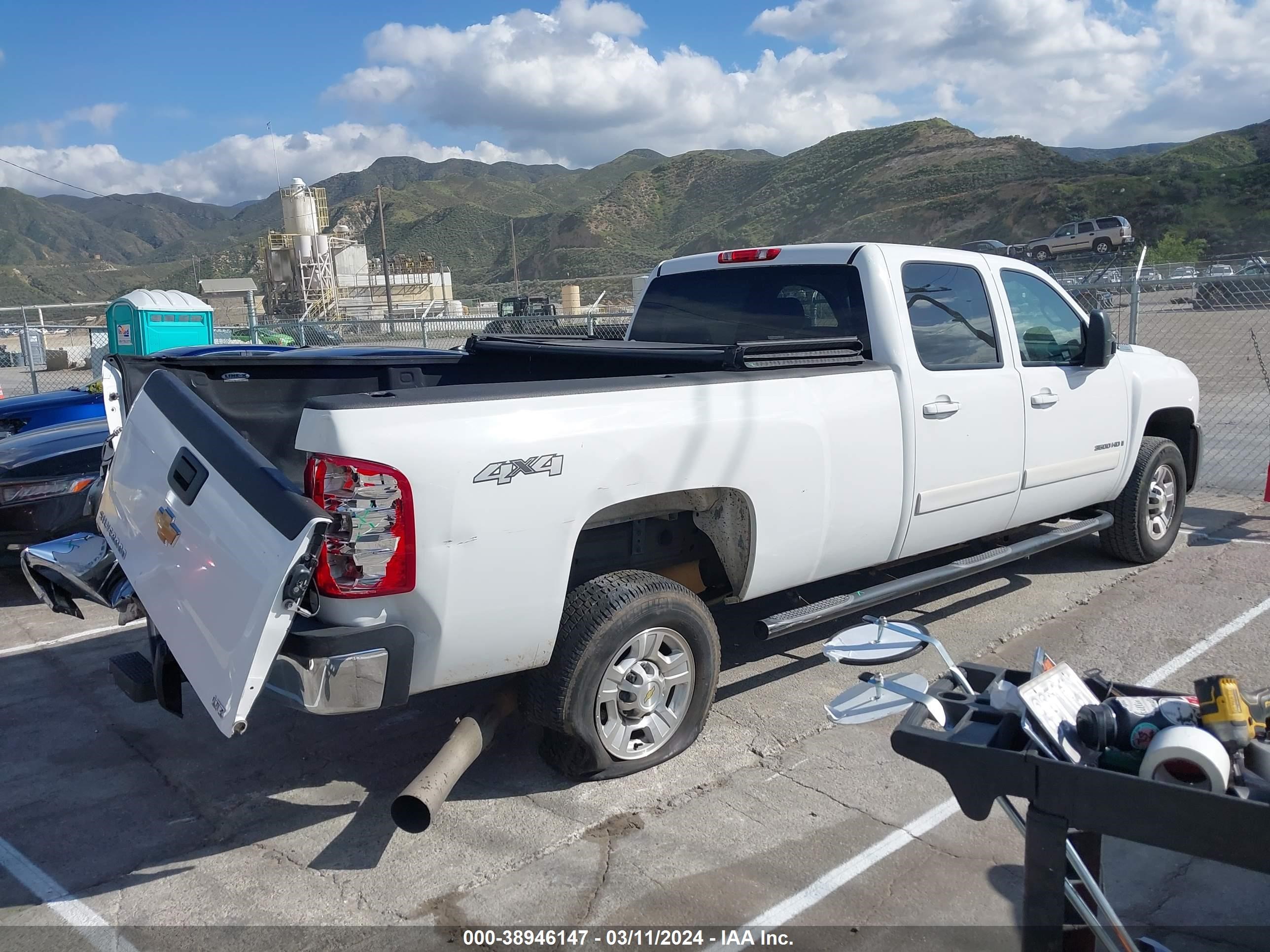 Photo 3 VIN: 1GCHK336X8F127166 - CHEVROLET SILVERADO 