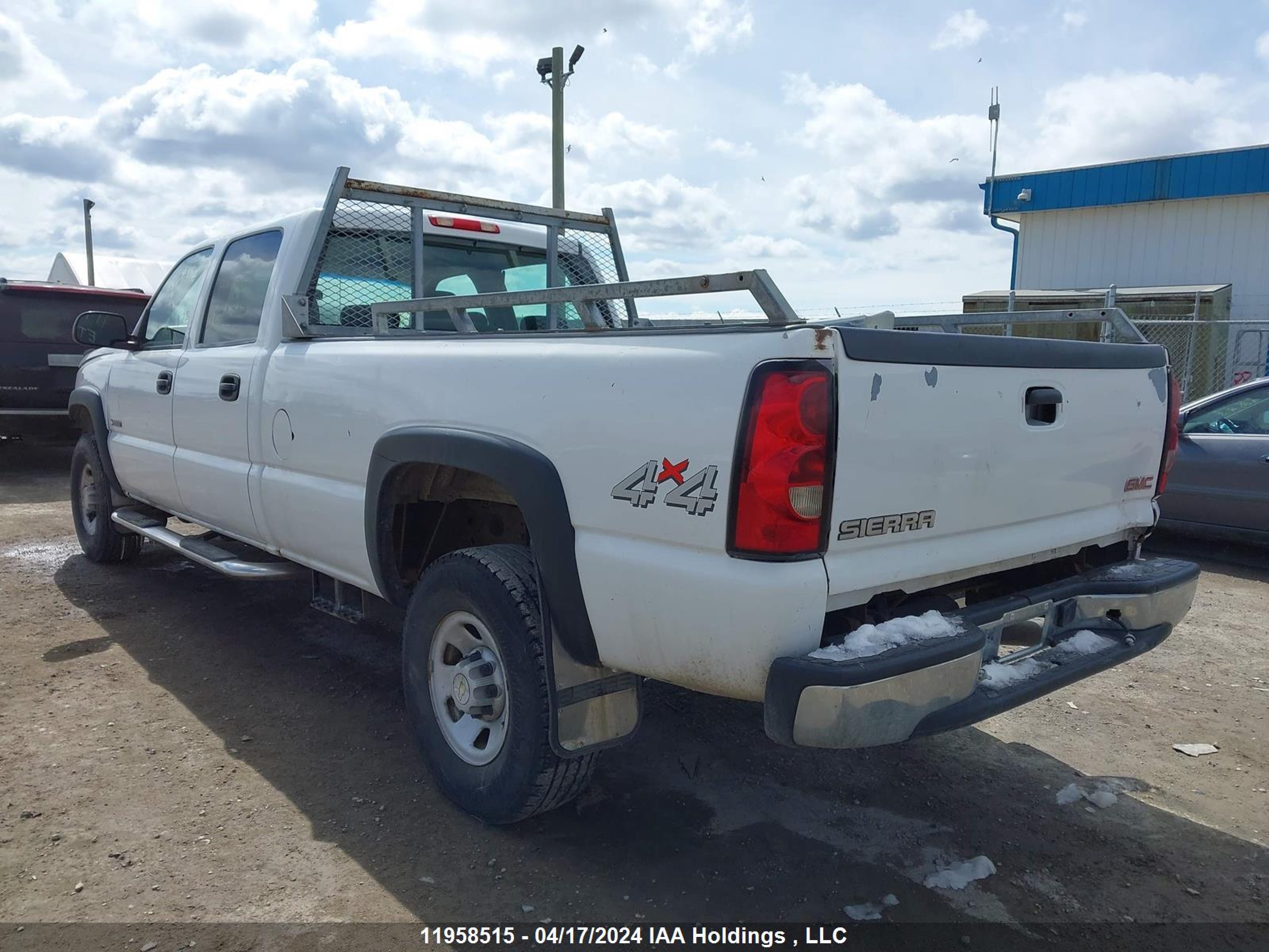 Photo 2 VIN: 1GCHK33U07F198695 - CHEVROLET SILVERADO 