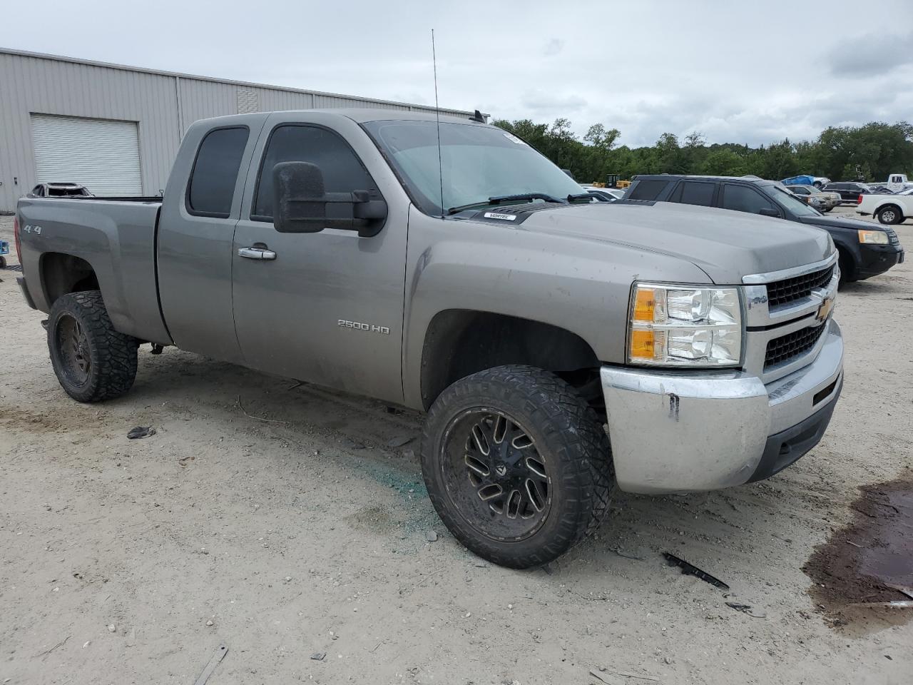 Photo 3 VIN: 1GCHK49K49E137645 - CHEVROLET SILVERADO 