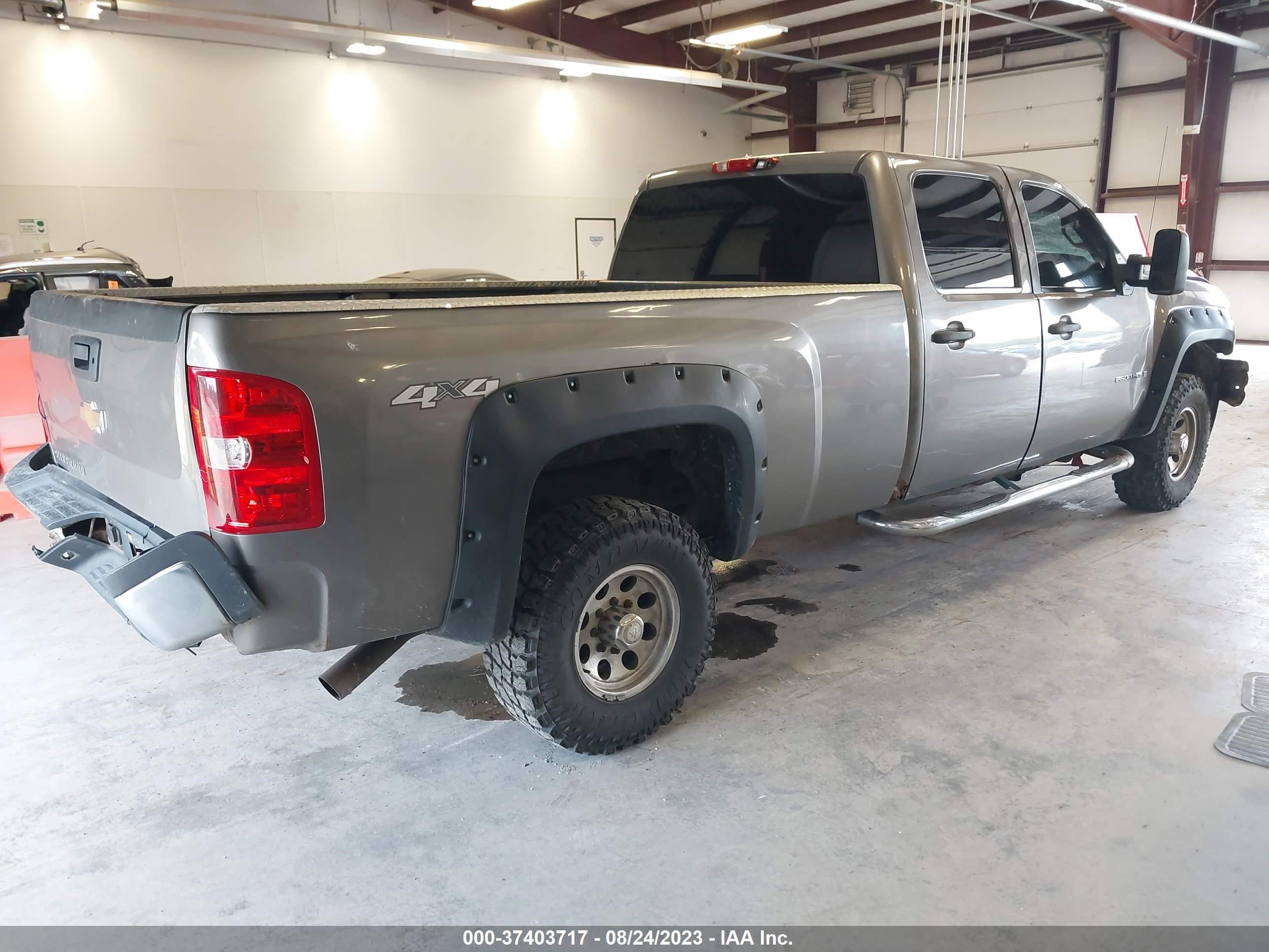 Photo 3 VIN: 1GCHK53KX9F114721 - CHEVROLET SILVERADO 