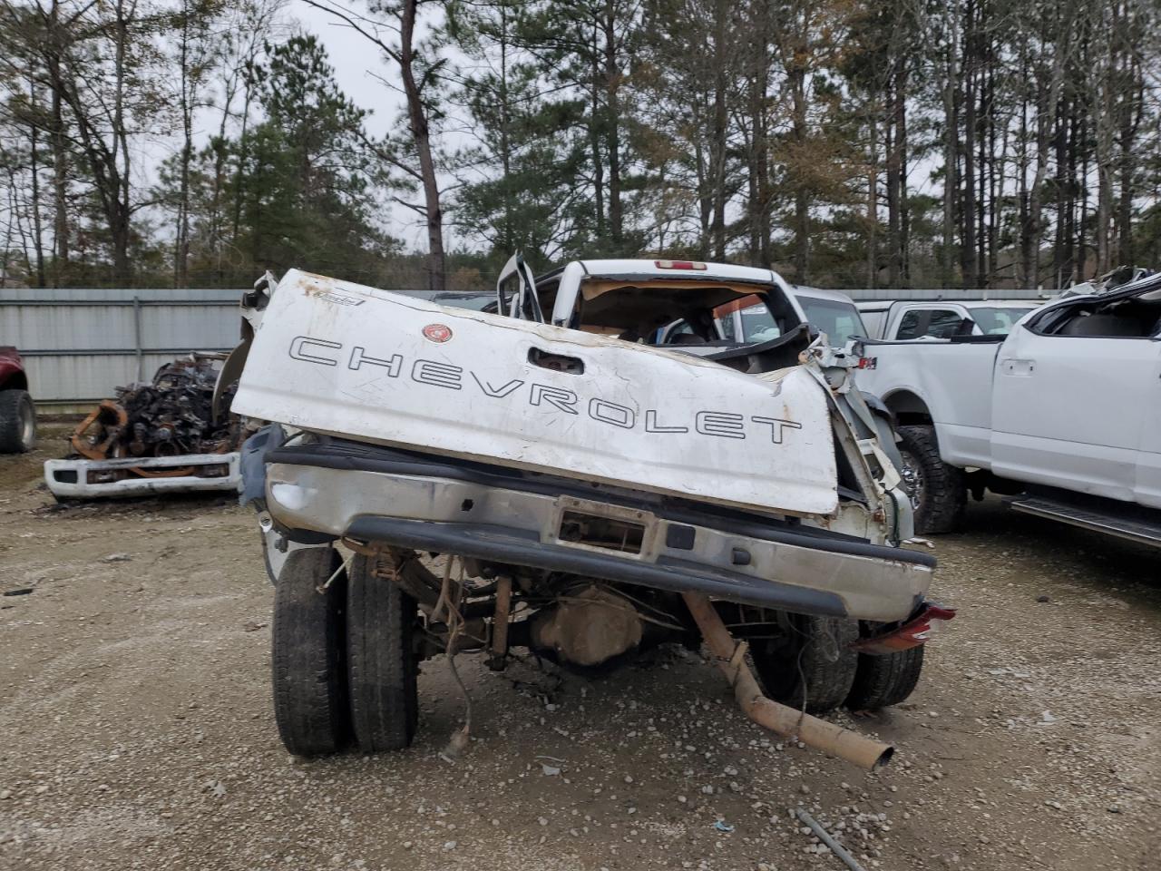 Photo 5 VIN: 1GCJC33122F147731 - CHEVROLET SILVERADO 