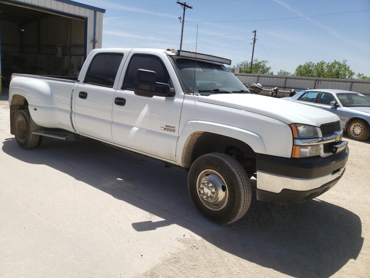 Photo 3 VIN: 1GCJC33193F238514 - CHEVROLET SILVERADO 