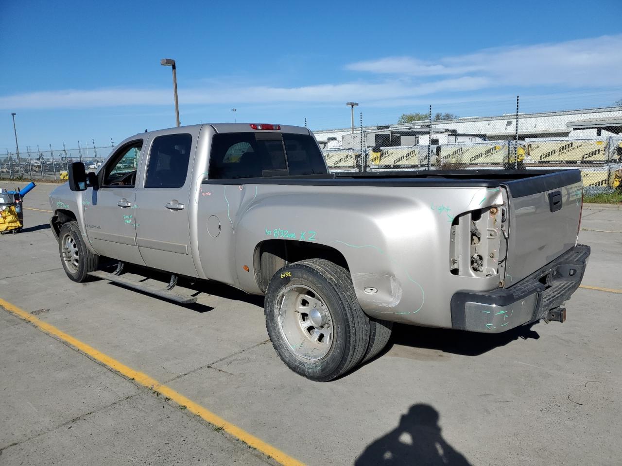 Photo 1 VIN: 1GCJC33608F143942 - CHEVROLET SILVERADO 