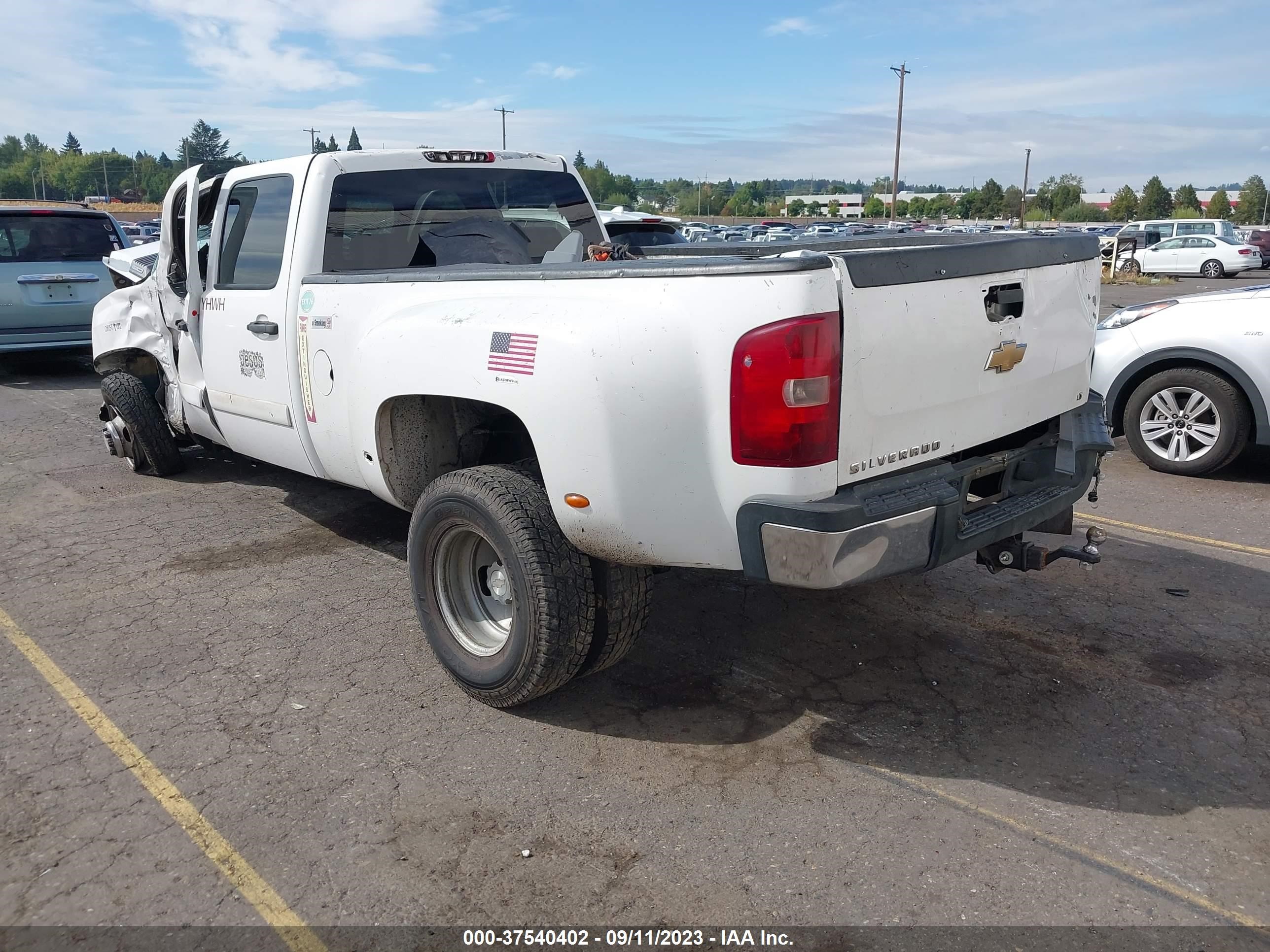 Photo 2 VIN: 1GCJC33677F544483 - CHEVROLET SILVERADO 