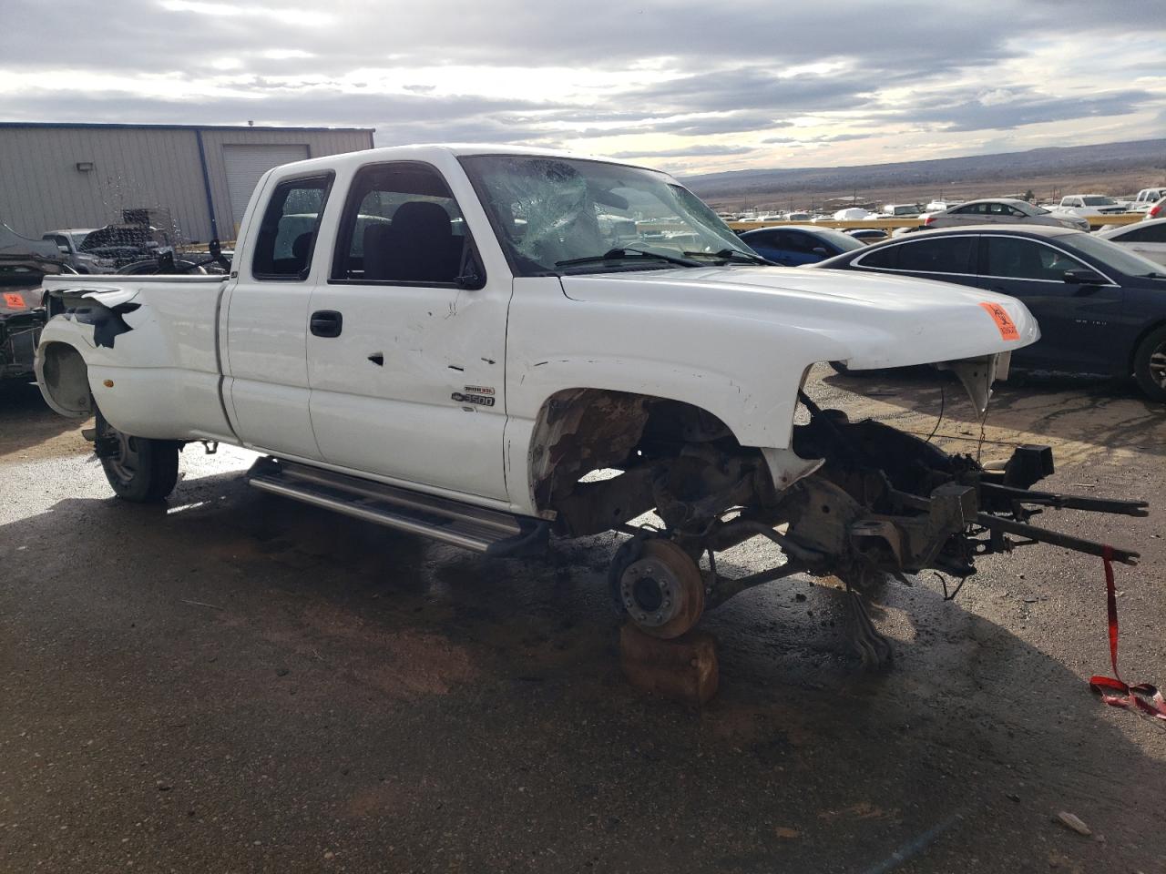 Photo 3 VIN: 1GCJC39122E173386 - CHEVROLET SILVERADO 