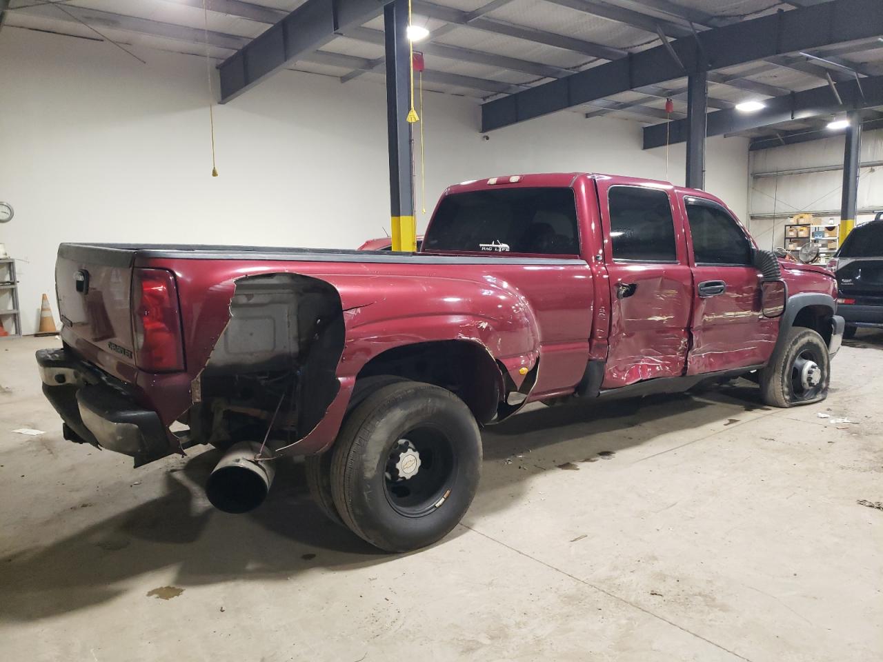 Photo 2 VIN: 1GCJK33235F882587 - CHEVROLET SILVERADO 