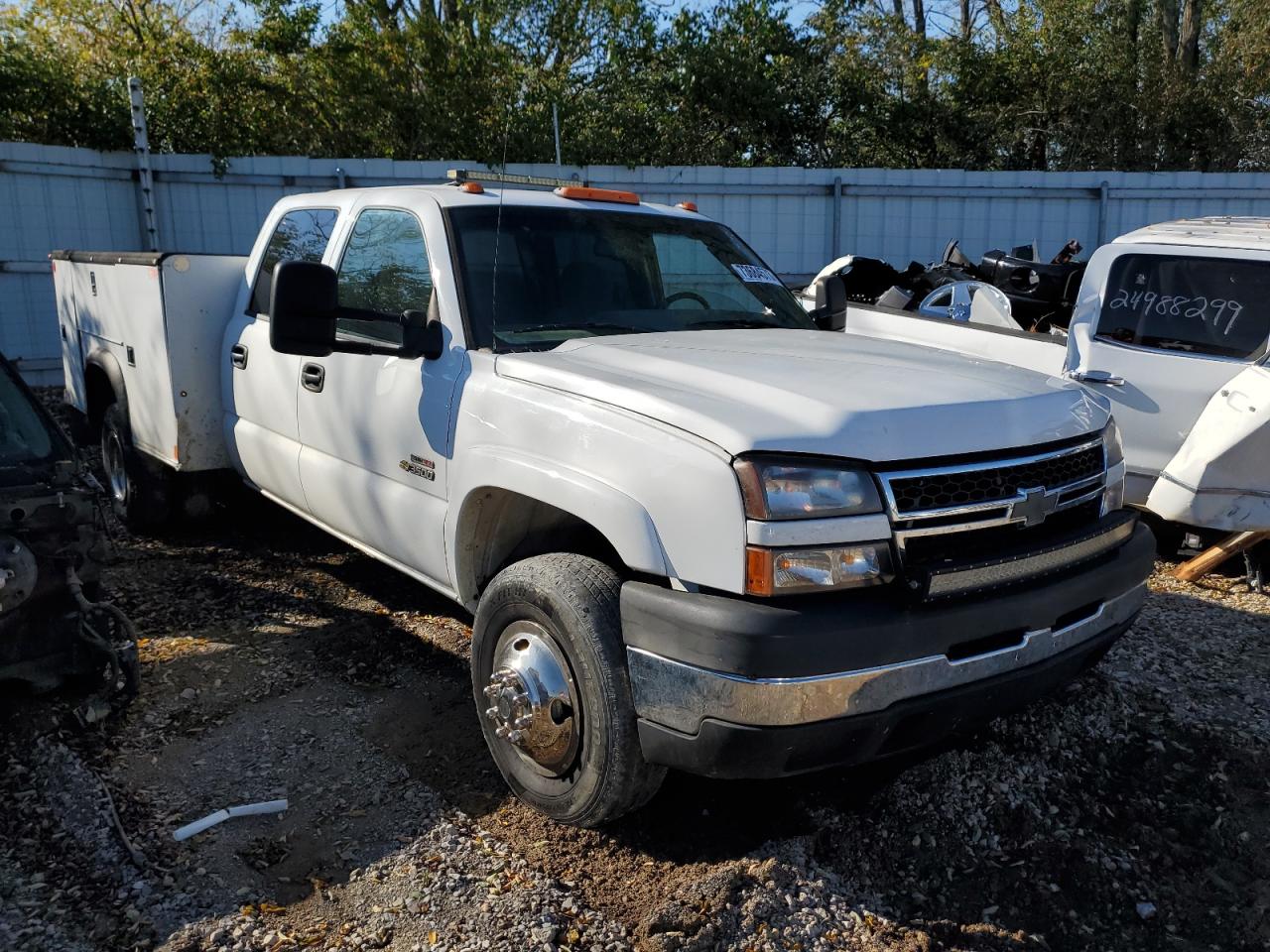 Photo 3 VIN: 1GCJK33286F123838 - CHEVROLET SILVERADO 