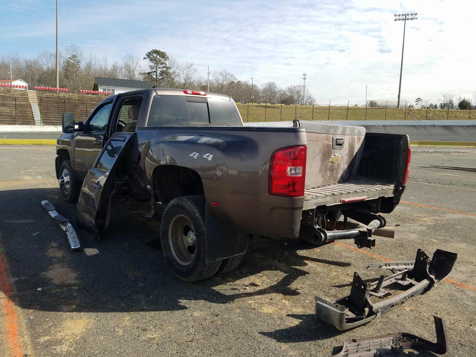 Photo 2 VIN: 1GCJK33608F140588 - CHEVROLET SILVERADO 