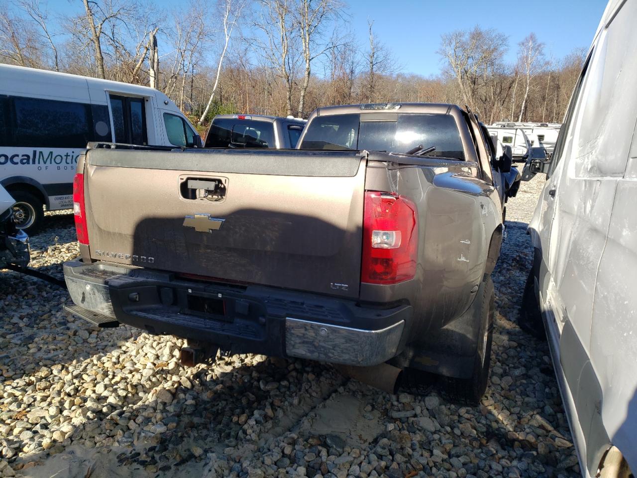 Photo 2 VIN: 1GCJK33678F208272 - CHEVROLET SILVERADO 