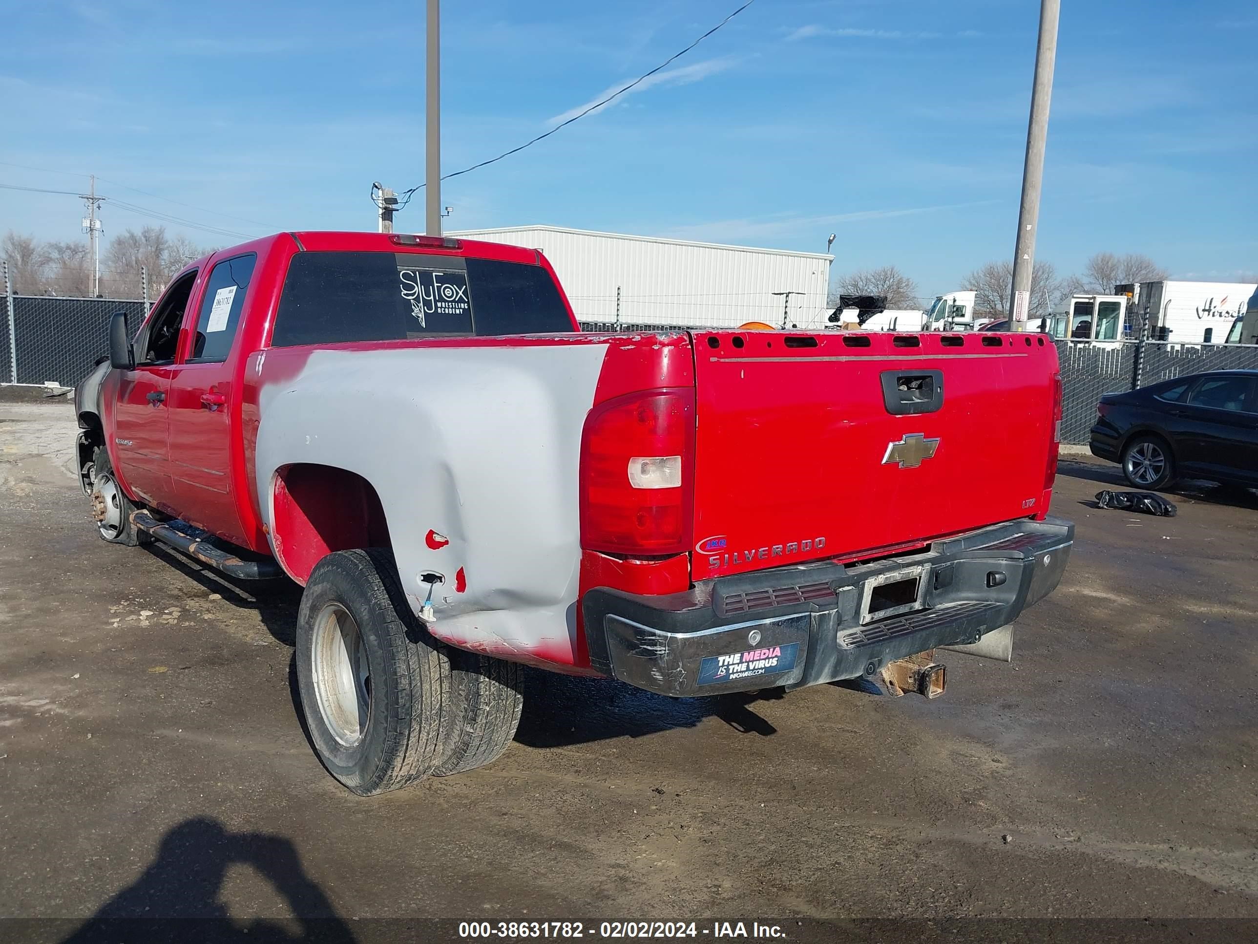 Photo 2 VIN: 1GCJK33687F549548 - CHEVROLET SILVERADO 