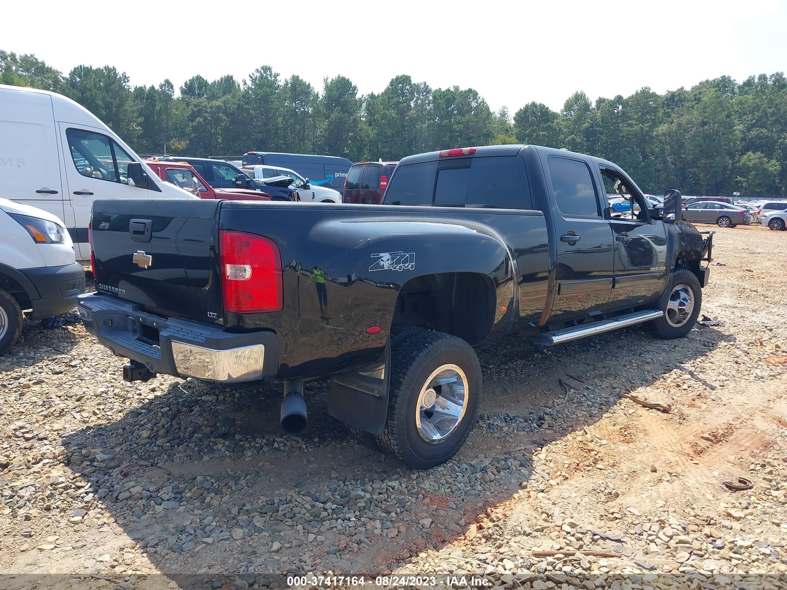 Photo 3 VIN: 1GCJK33688F114580 - CHEVROLET SILVERADO 