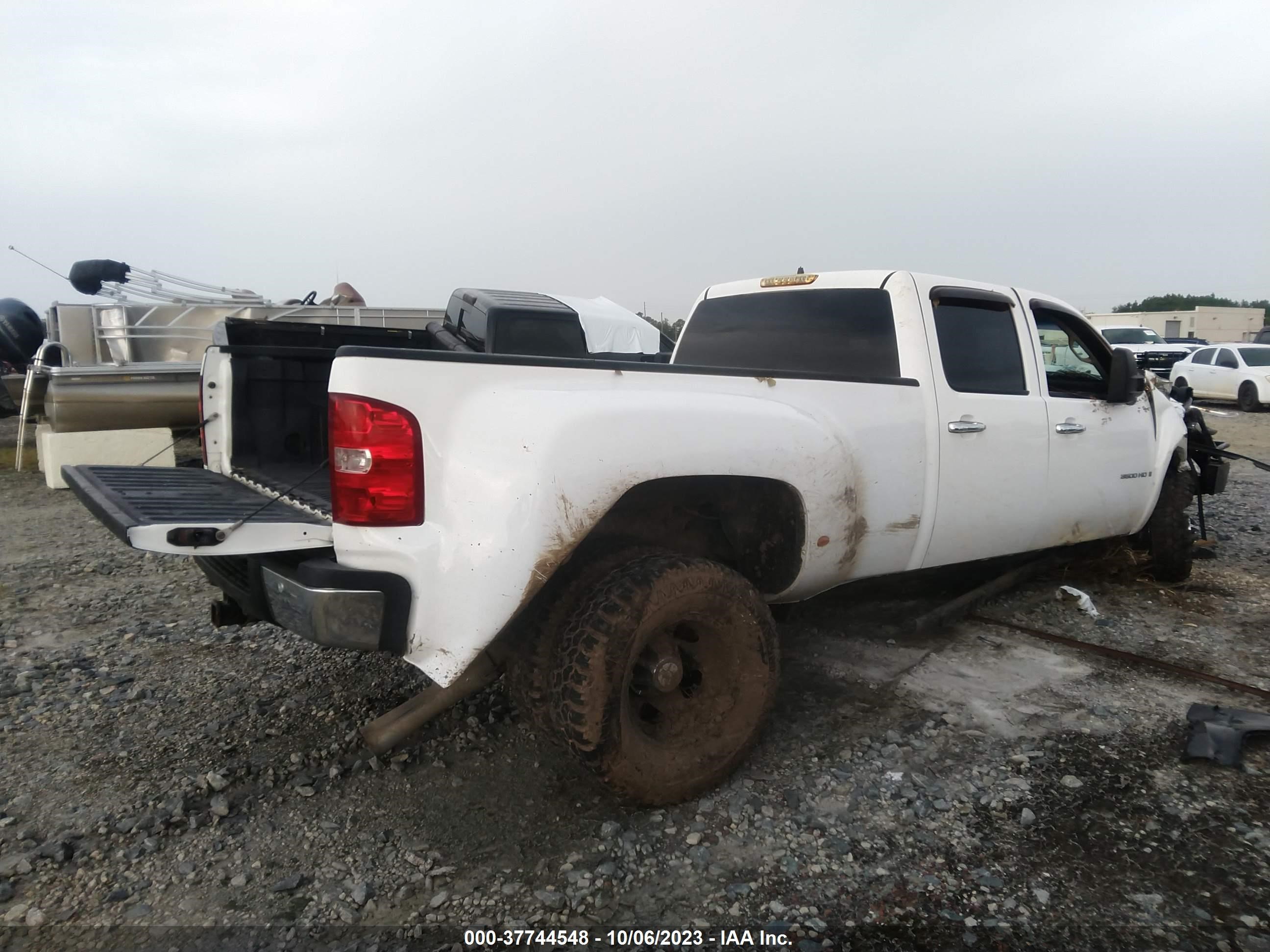 Photo 3 VIN: 1GCJK33698F171435 - CHEVROLET SILVERADO 