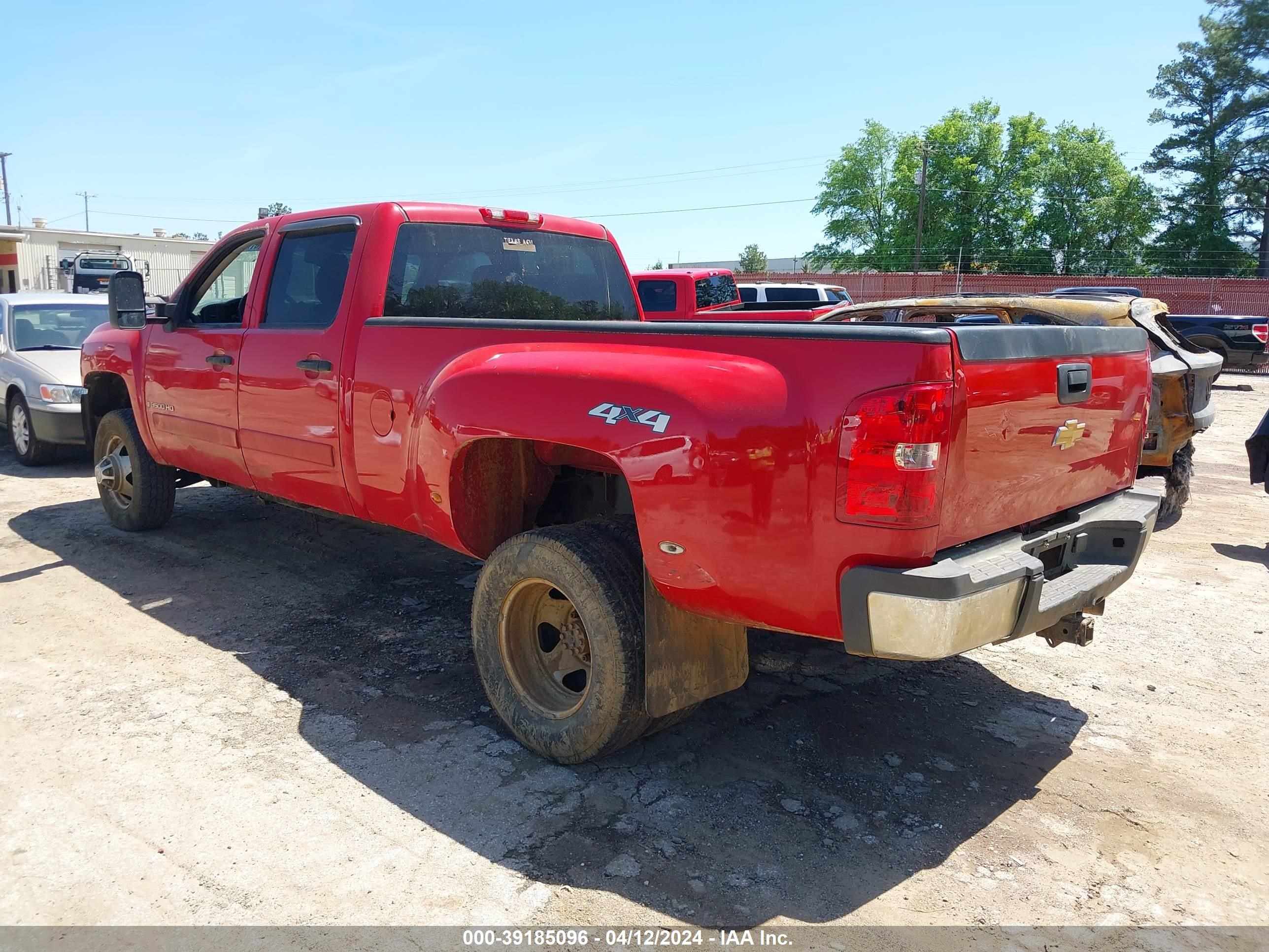 Photo 2 VIN: 1GCJK336X8F147709 - CHEVROLET SILVERADO 