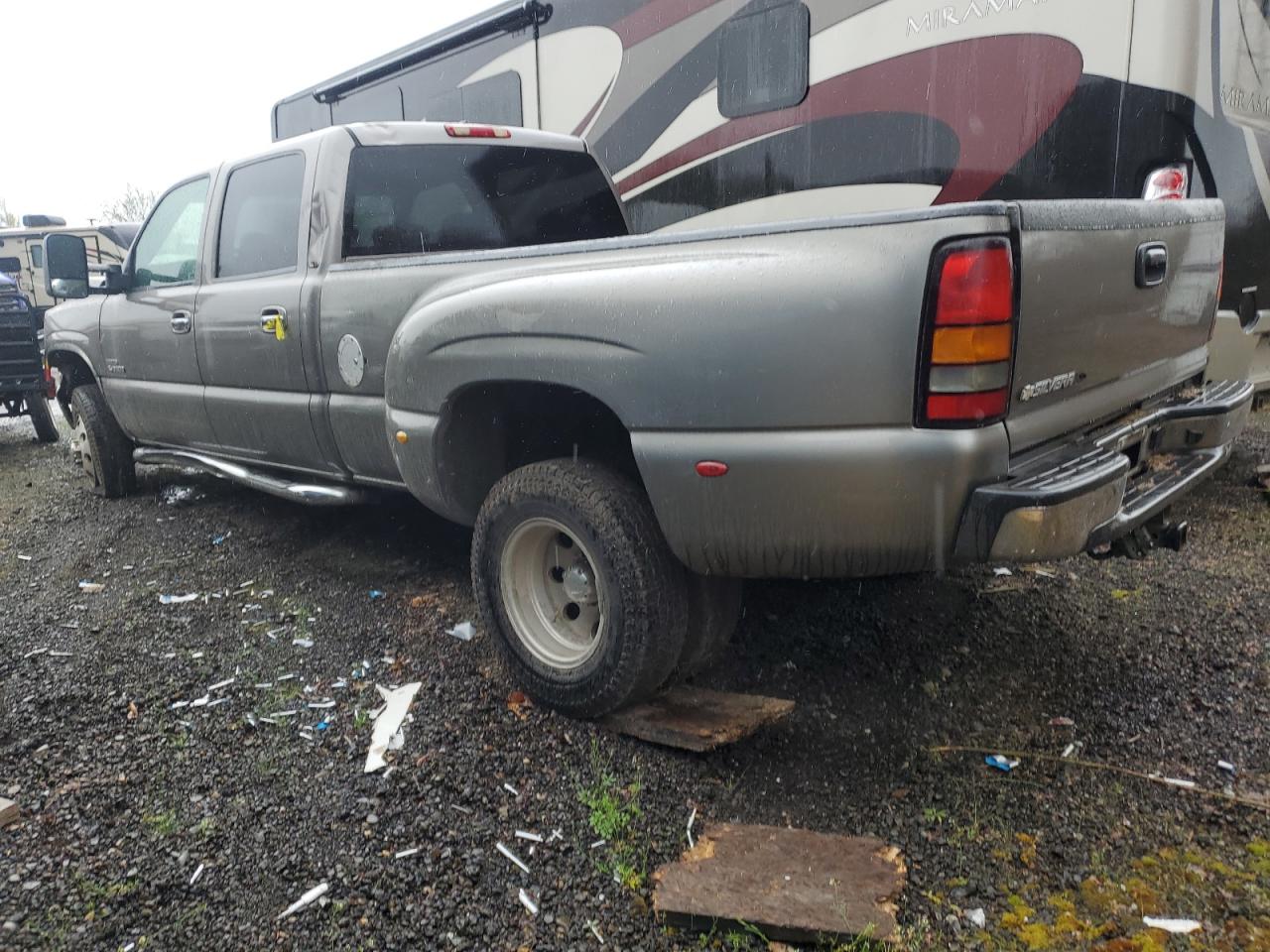 Photo 2 VIN: 1GCJK33D56F262861 - CHEVROLET SILVERADO 