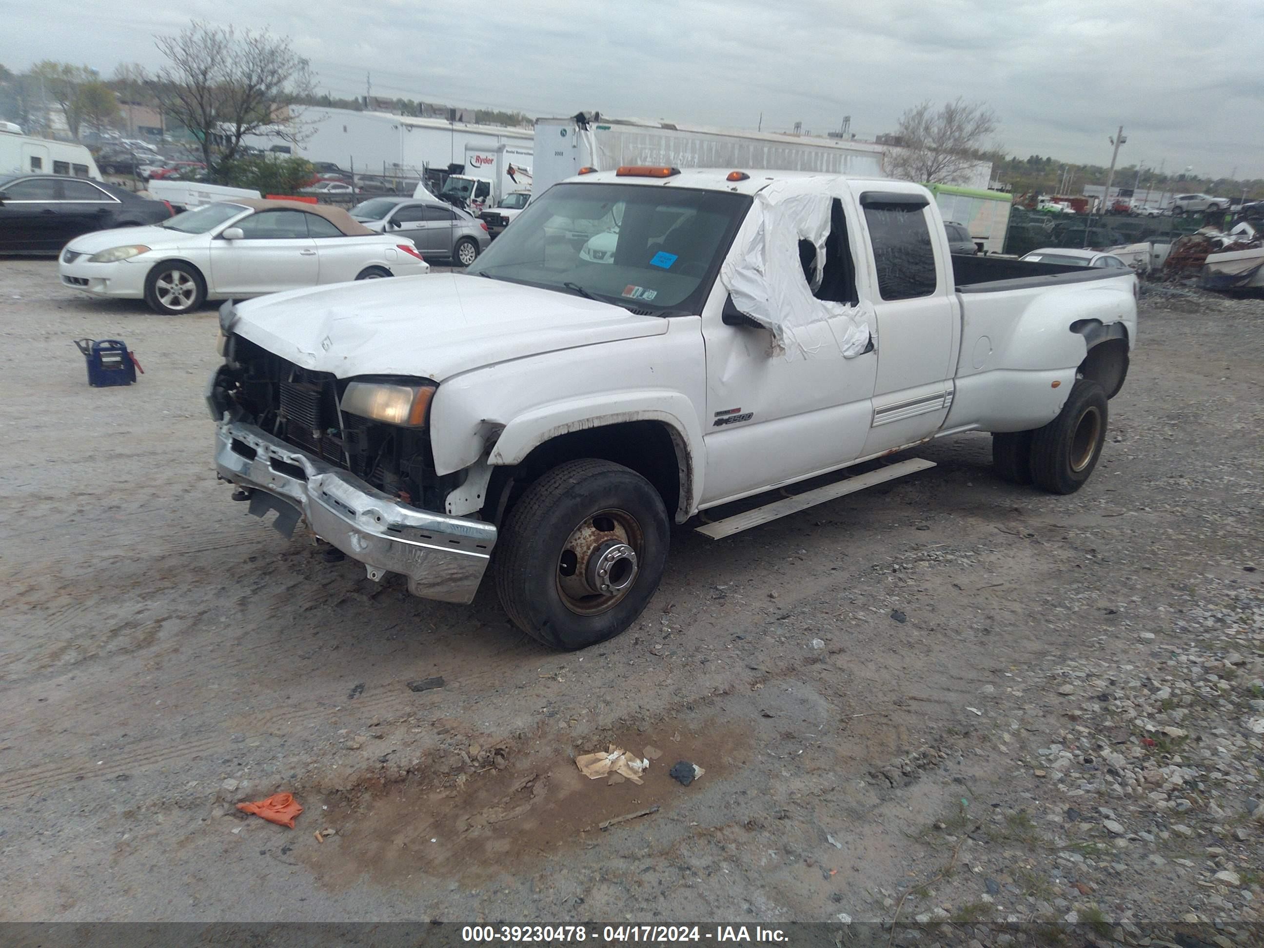 Photo 1 VIN: 1GCJK39114E158710 - CHEVROLET SILVERADO 