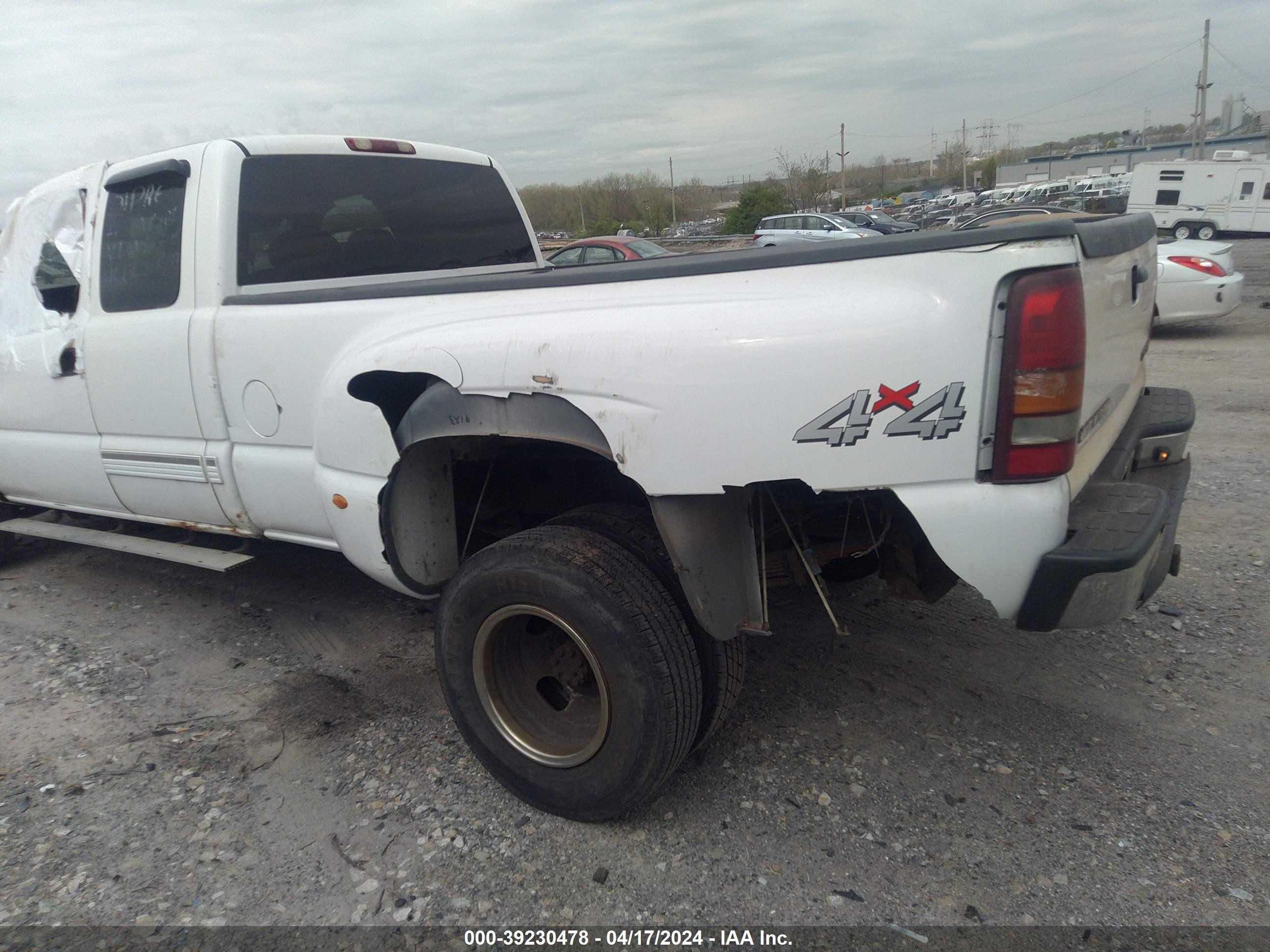 Photo 16 VIN: 1GCJK39114E158710 - CHEVROLET SILVERADO 