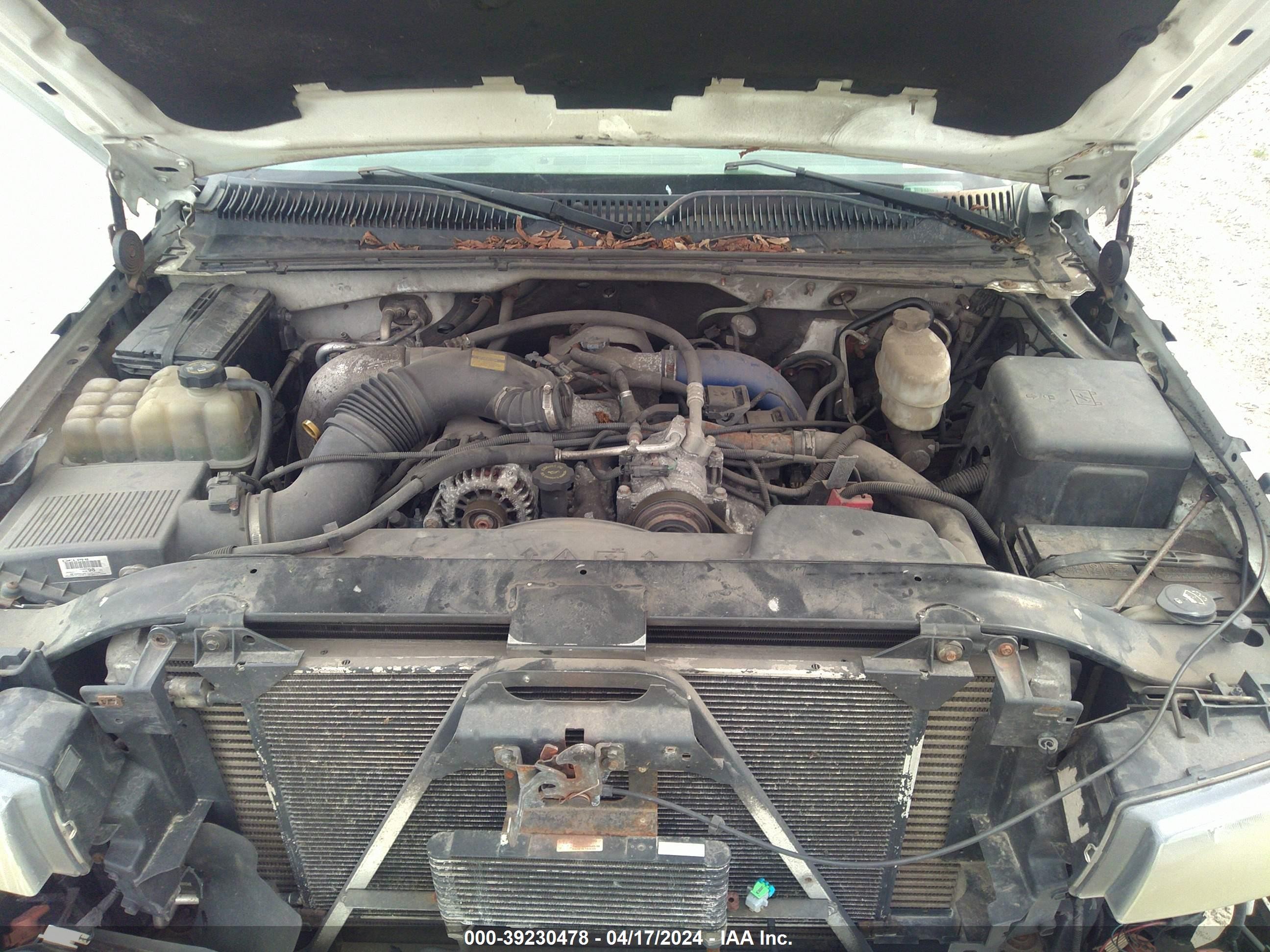 Photo 8 VIN: 1GCJK39114E158710 - CHEVROLET SILVERADO 