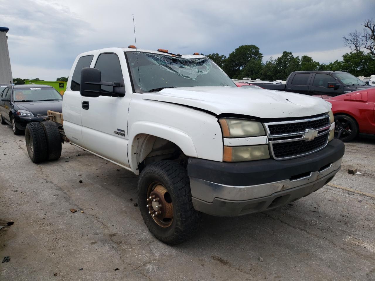 Photo 3 VIN: 1GCJK39D06E160056 - CHEVROLET SILVERADO 