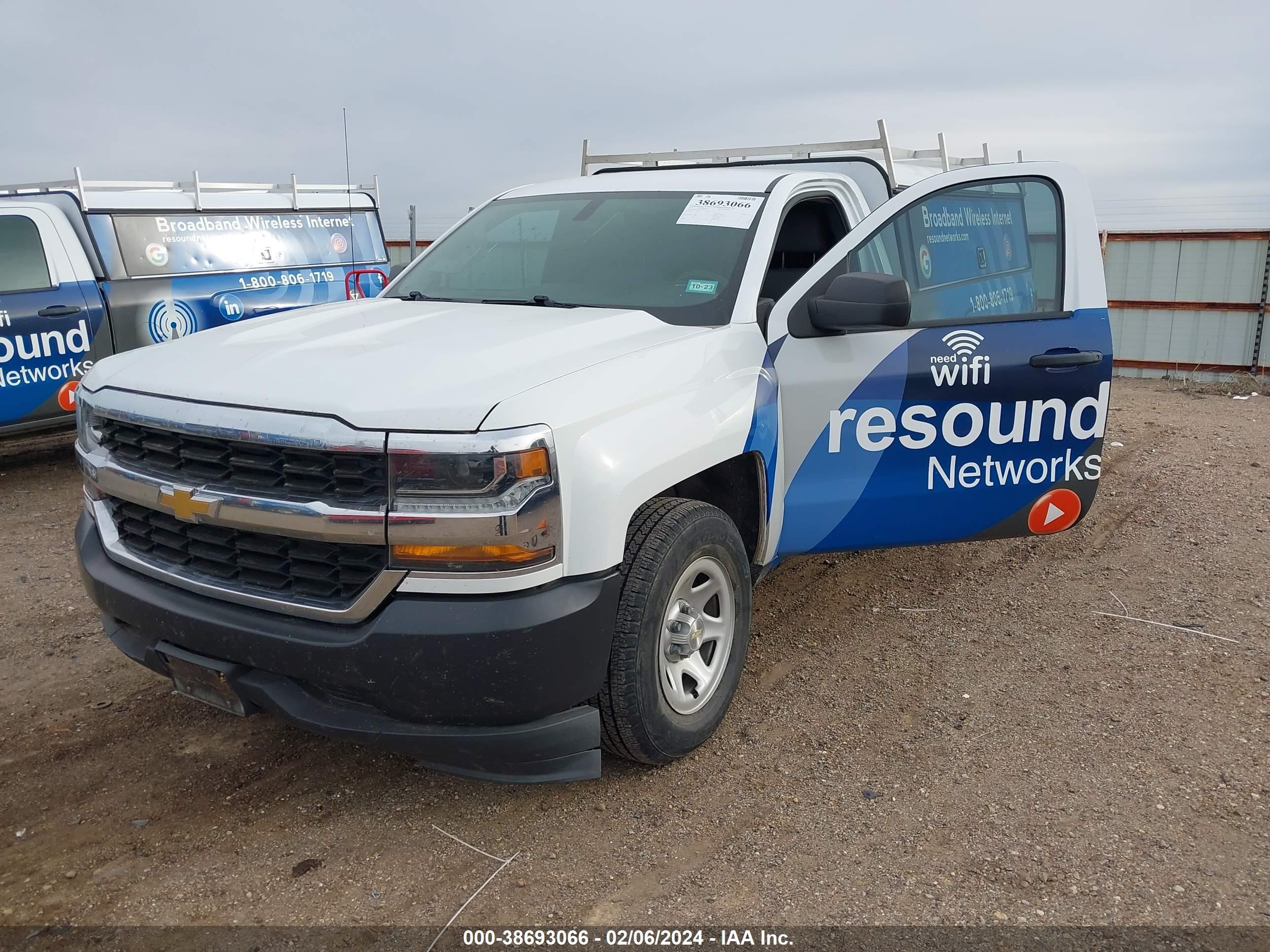 Photo 5 VIN: 1GCNCNEC9JZ131969 - CHEVROLET SILVERADO 