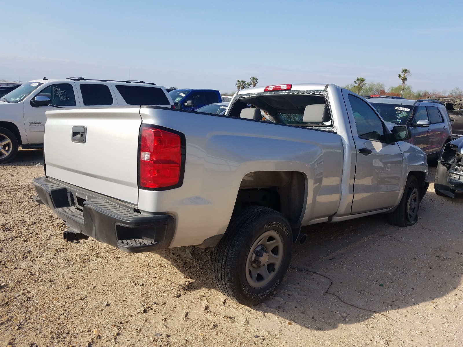 Photo 3 VIN: 1GCNCNEH3JZ379629 - CHEVROLET SILVERADO 