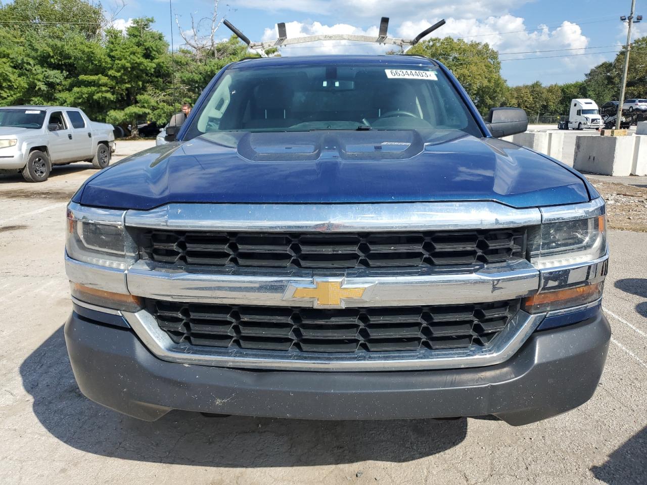 Photo 4 VIN: 1GCNCNEH9HZ372811 - CHEVROLET SILVERADO 