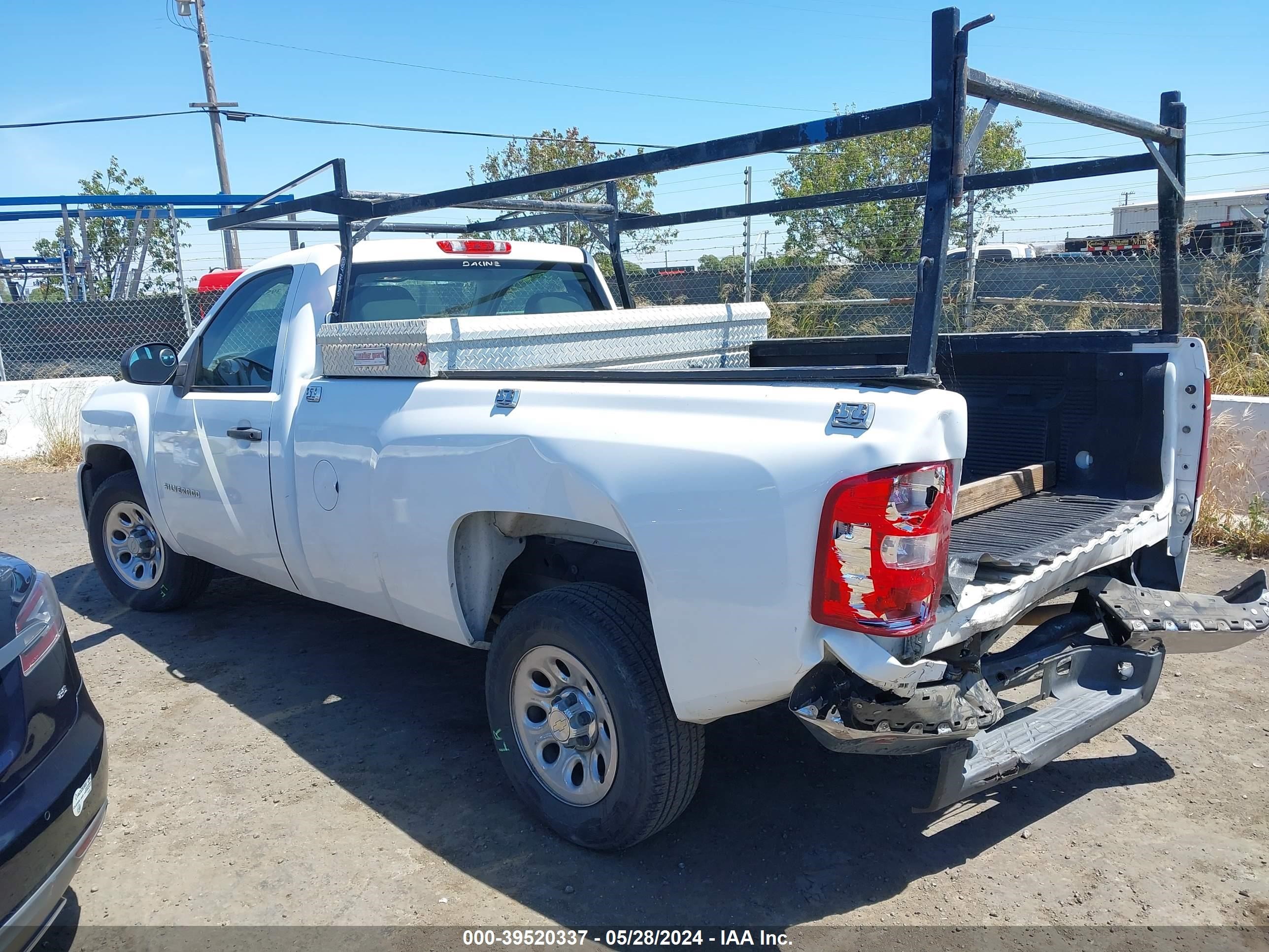 Photo 2 VIN: 1GCNCPEA4BZ126481 - CHEVROLET SILVERADO 