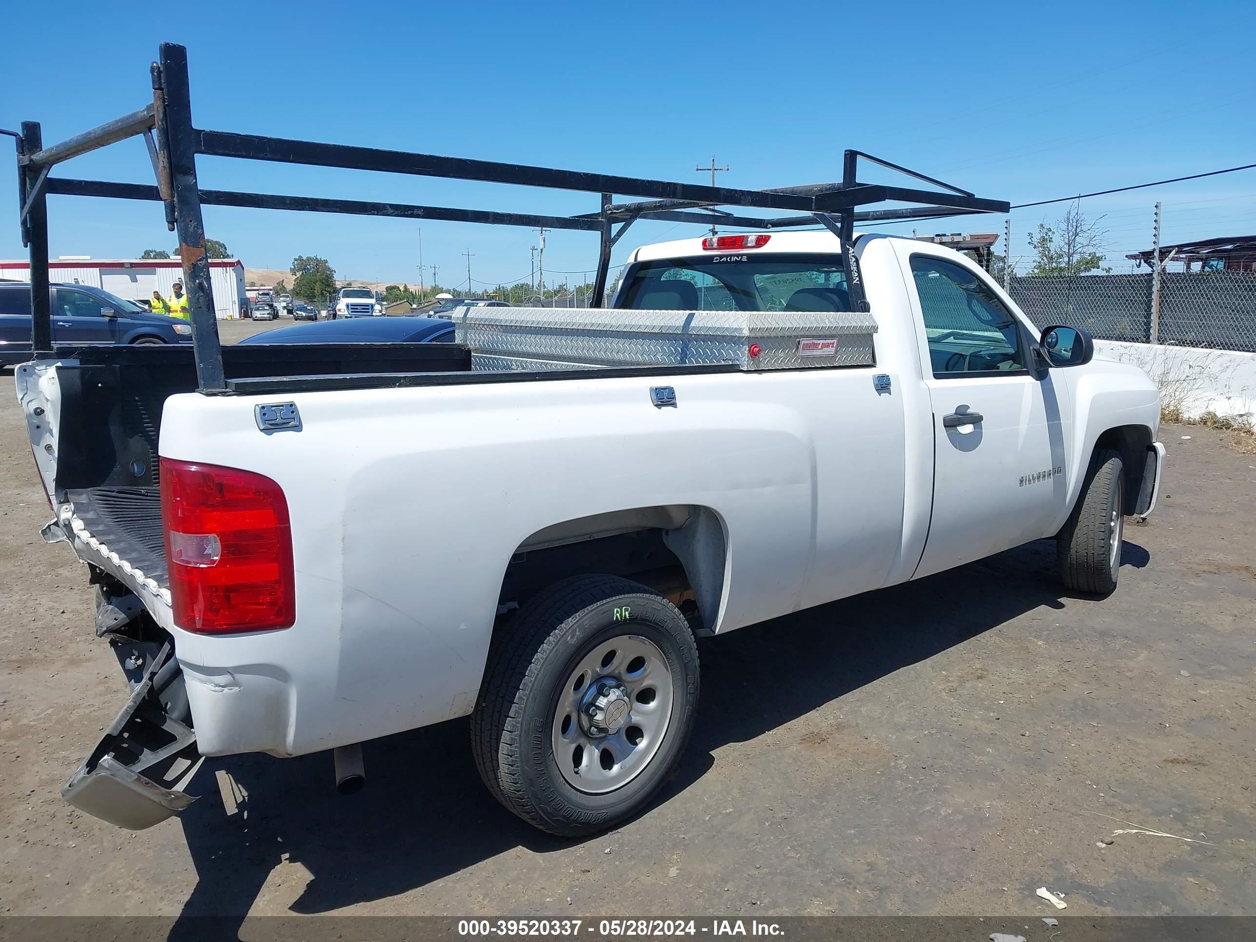 Photo 3 VIN: 1GCNCPEA4BZ126481 - CHEVROLET SILVERADO 