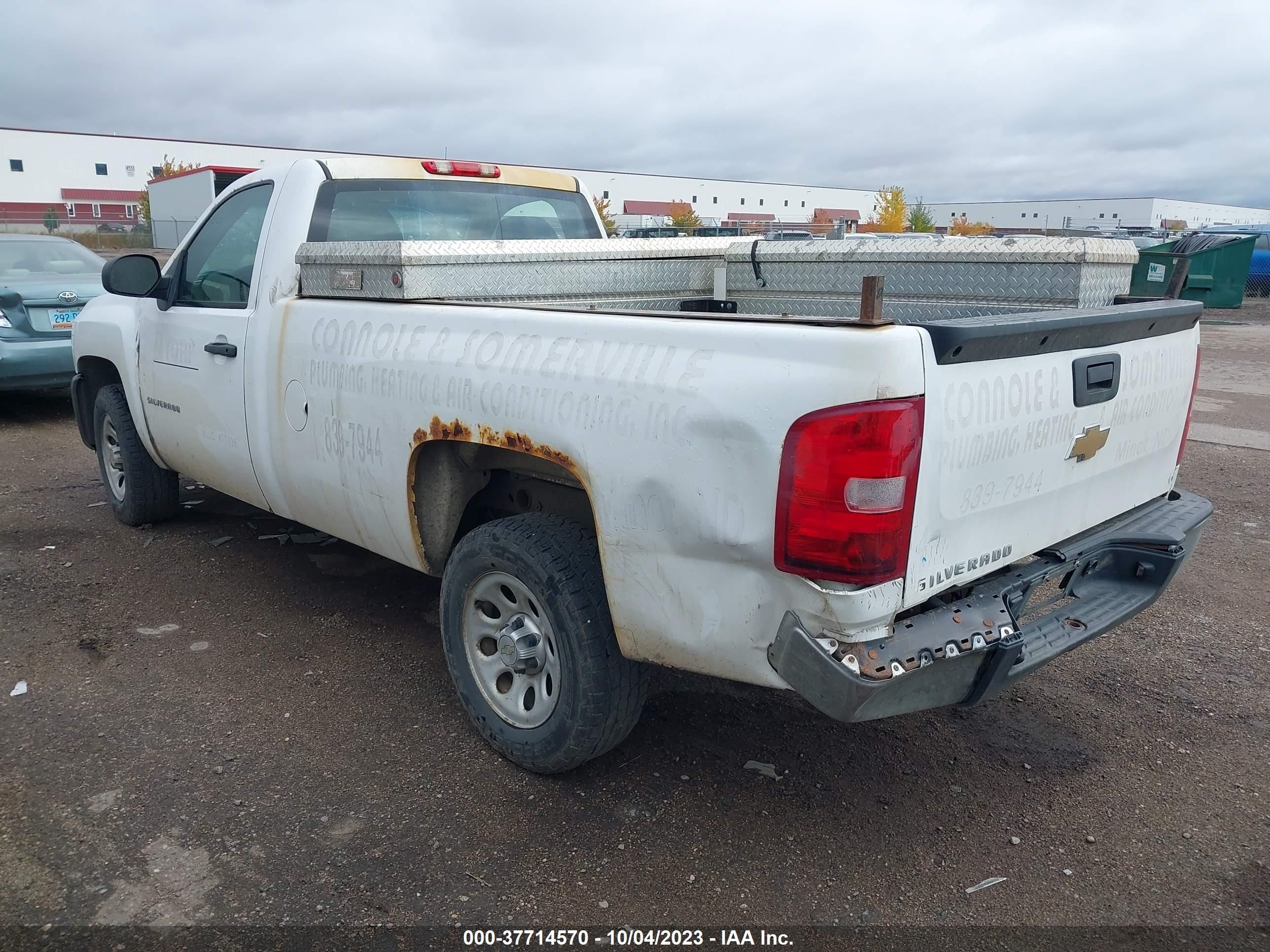 Photo 2 VIN: 1GCNCPEX2BZ211341 - CHEVROLET SILVERADO 