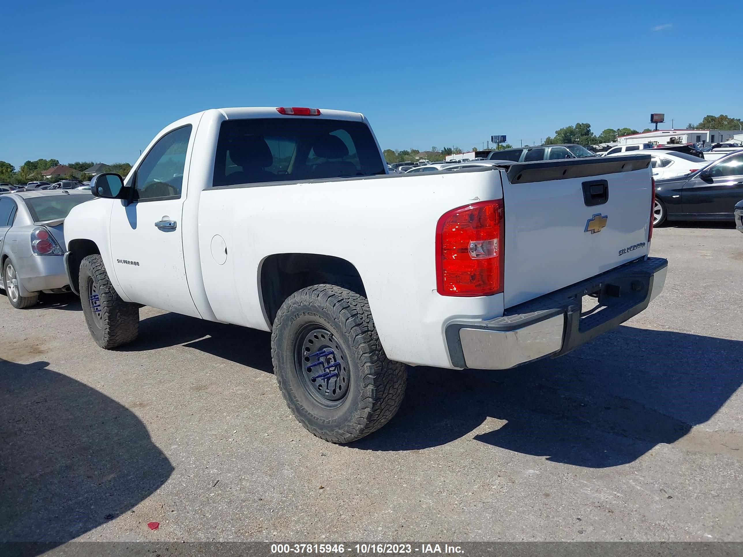 Photo 2 VIN: 1GCNCPEX4BZ103254 - CHEVROLET SILVERADO 