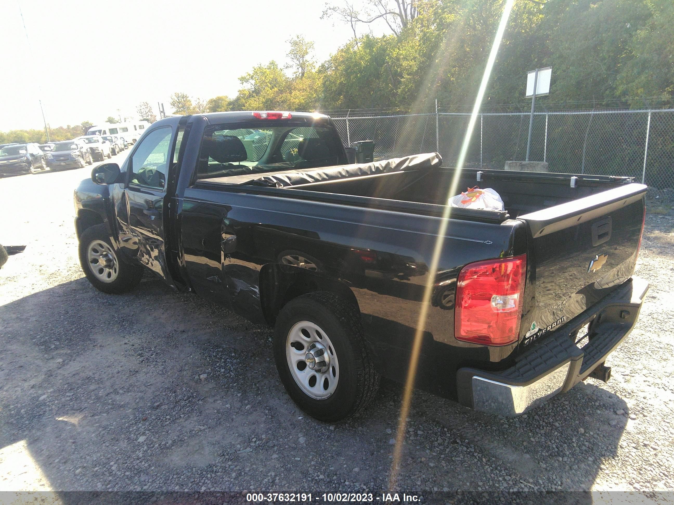 Photo 2 VIN: 1GCNCPEX8BZ140694 - CHEVROLET SILVERADO 