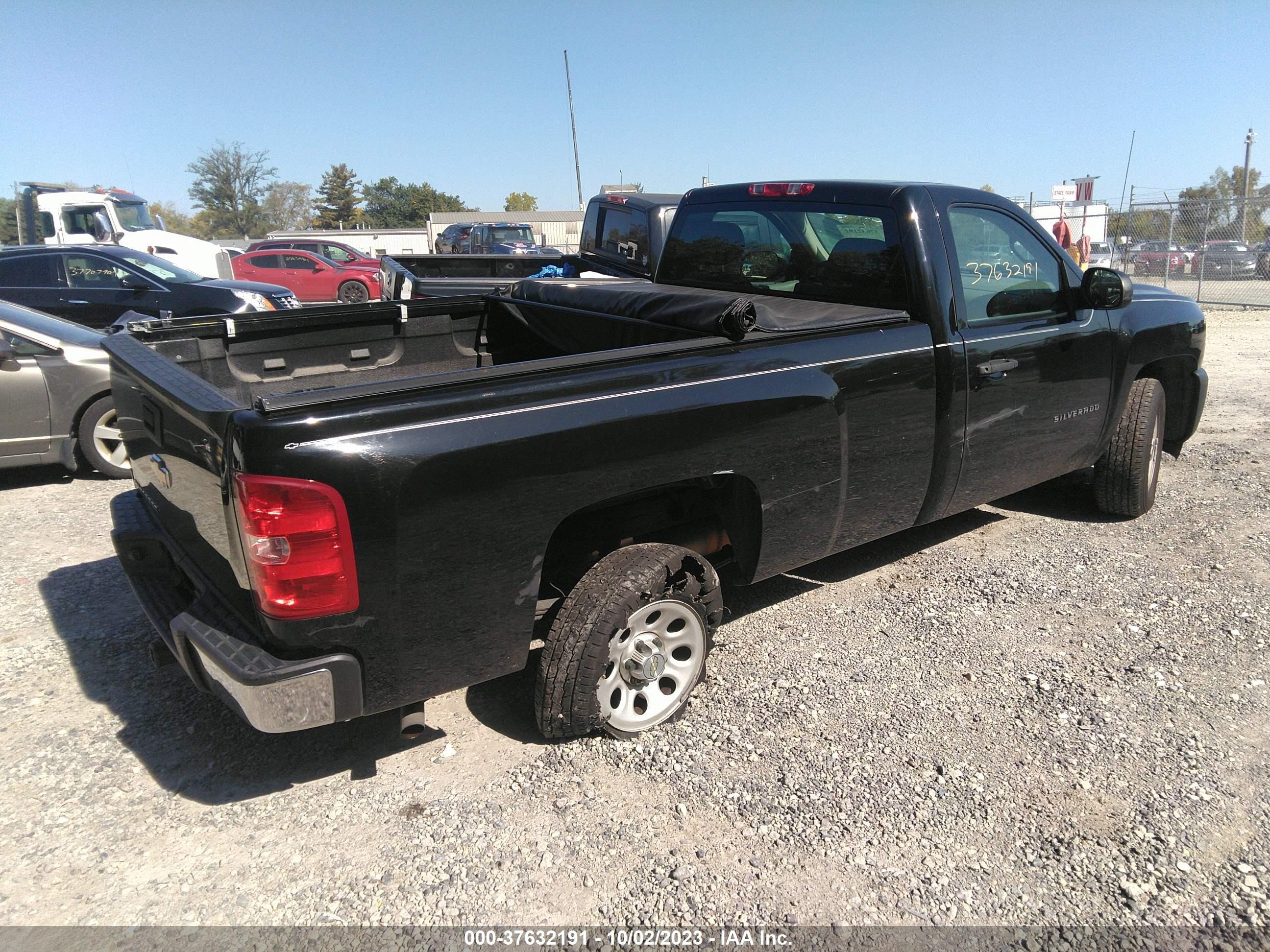 Photo 3 VIN: 1GCNCPEX8BZ140694 - CHEVROLET SILVERADO 