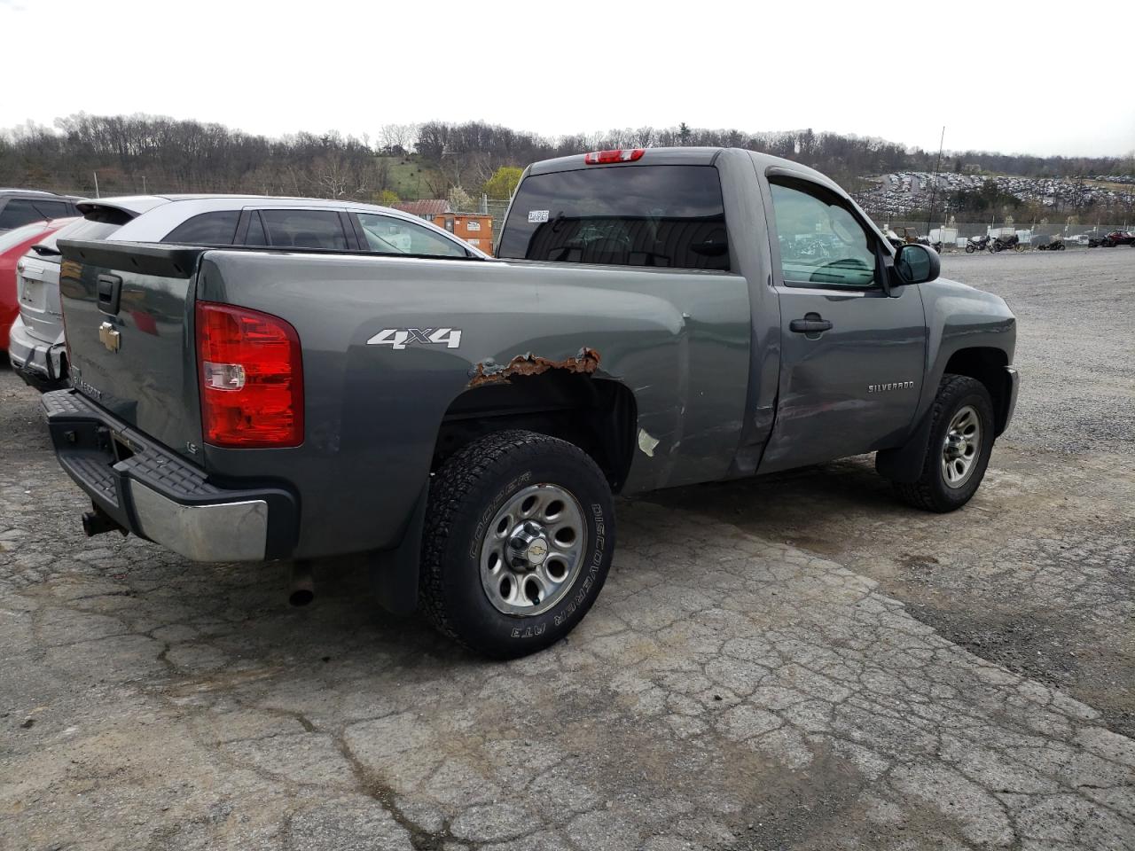 Photo 2 VIN: 1GCNKPEA0BZ436596 - CHEVROLET SILVERADO 