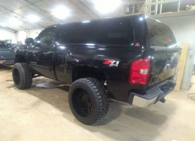 Photo 2 VIN: 1GCNKSE09BZ382273 - CHEVROLET SILVERADO 1500 