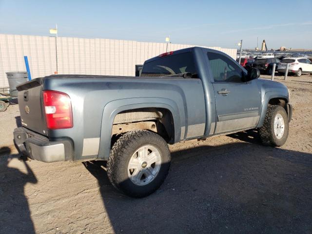 Photo 2 VIN: 1GCNKSE0XBZ189629 - CHEVROLET SILVERADO 