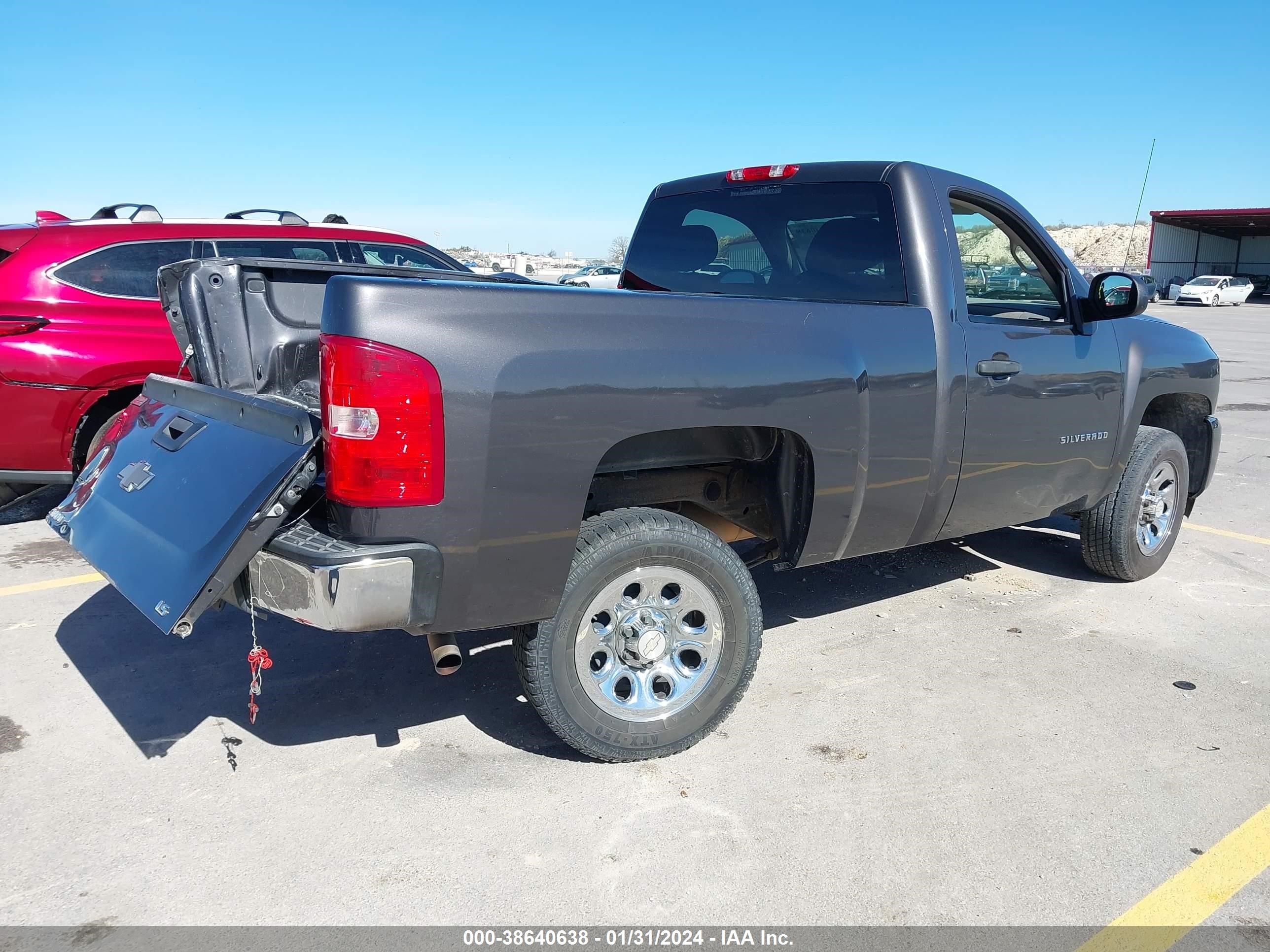 Photo 3 VIN: 1GCPCPEX8AZ177977 - CHEVROLET SILVERADO 