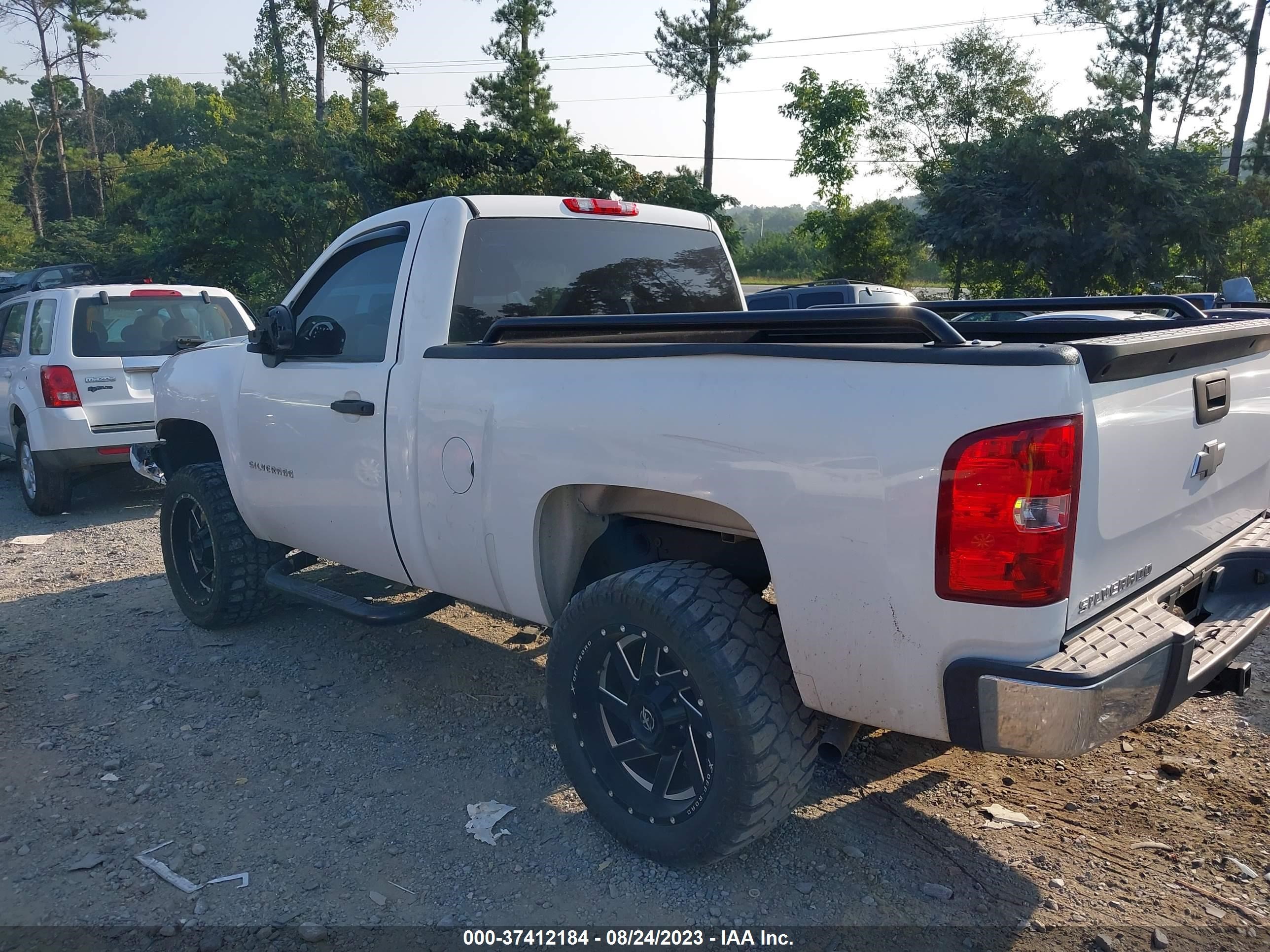 Photo 2 VIN: 1GCPCPEX8AZ266559 - CHEVROLET SILVERADO 