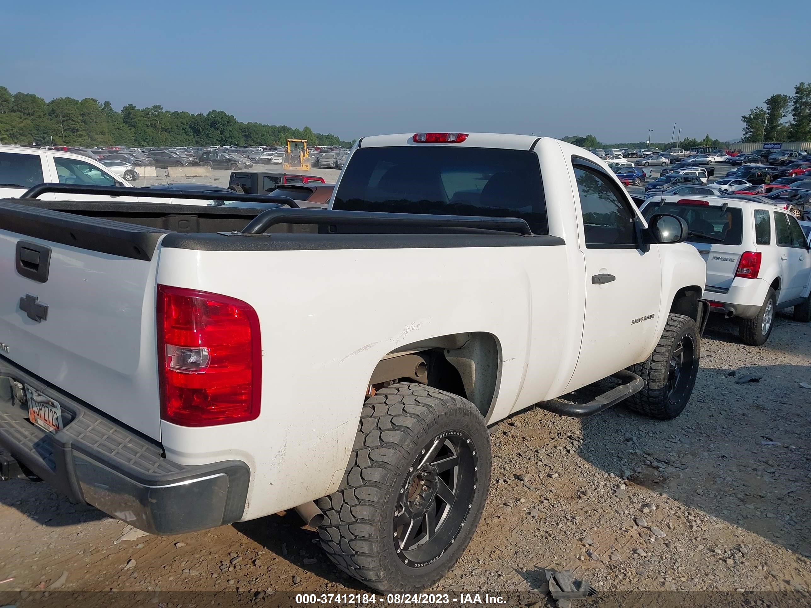 Photo 3 VIN: 1GCPCPEX8AZ266559 - CHEVROLET SILVERADO 