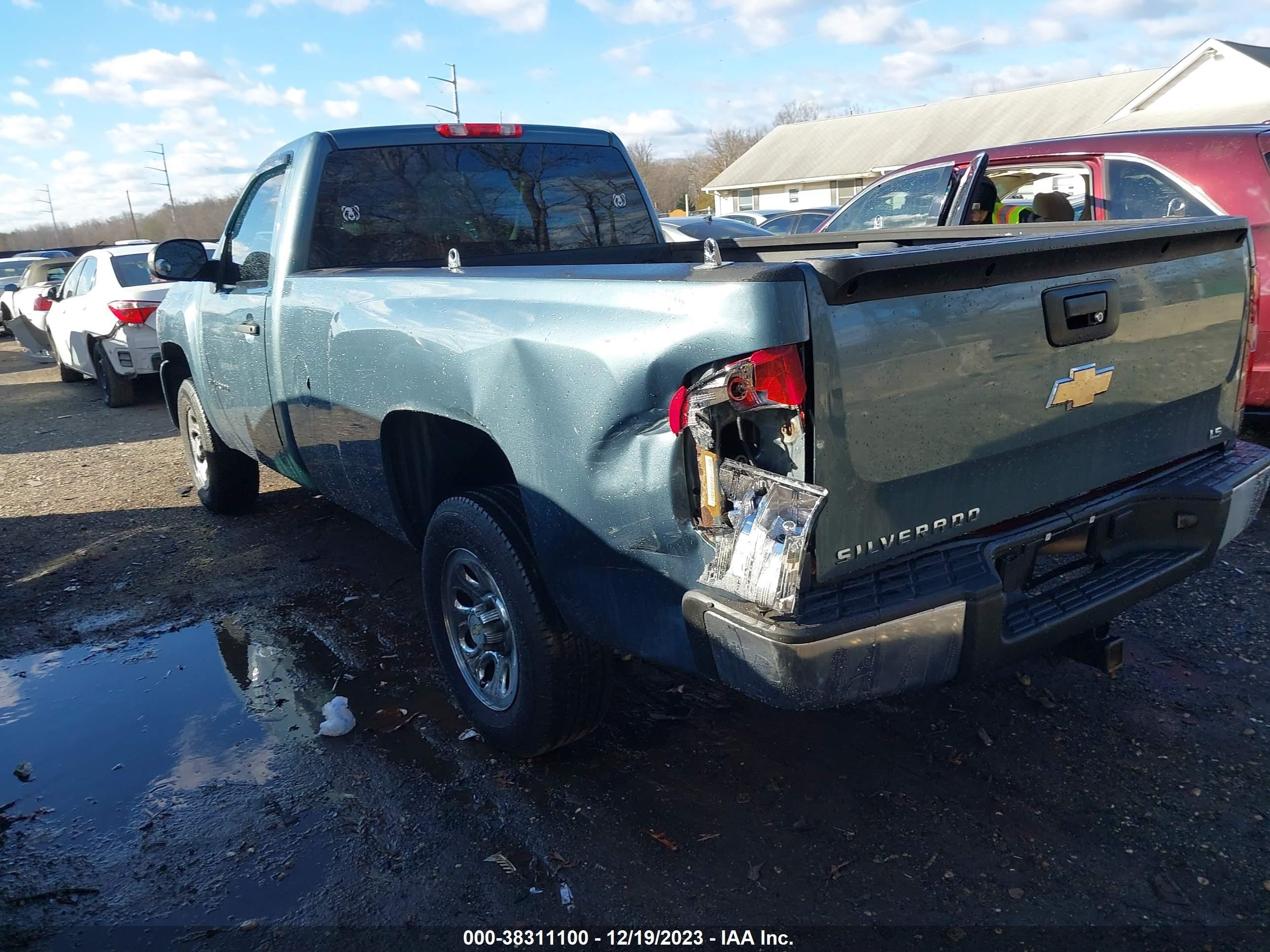 Photo 2 VIN: 1GCPCPEXXAZ206086 - CHEVROLET SILVERADO 