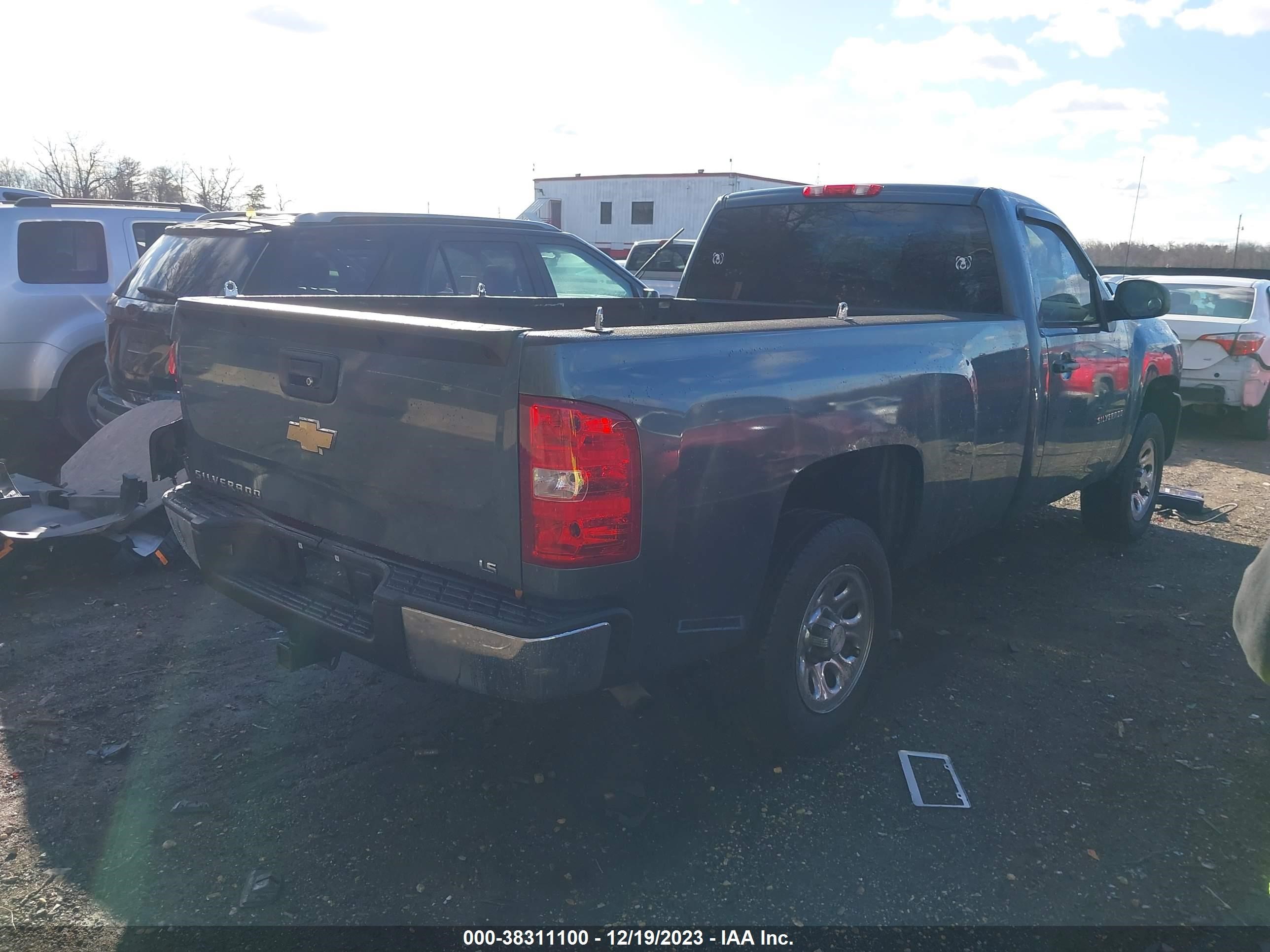 Photo 3 VIN: 1GCPCPEXXAZ206086 - CHEVROLET SILVERADO 