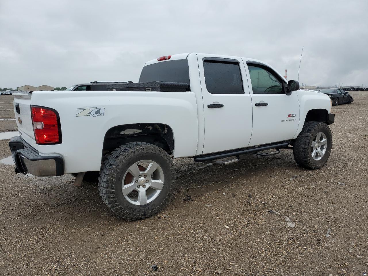 Photo 2 VIN: 1GCPKPE37BF153480 - CHEVROLET SILVERADO 