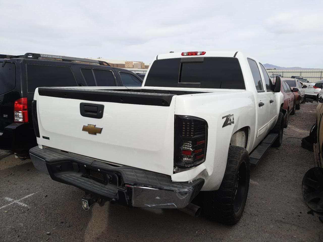 Photo 2 VIN: 1GCPKSE35BF130489 - CHEVROLET SILVERADO 