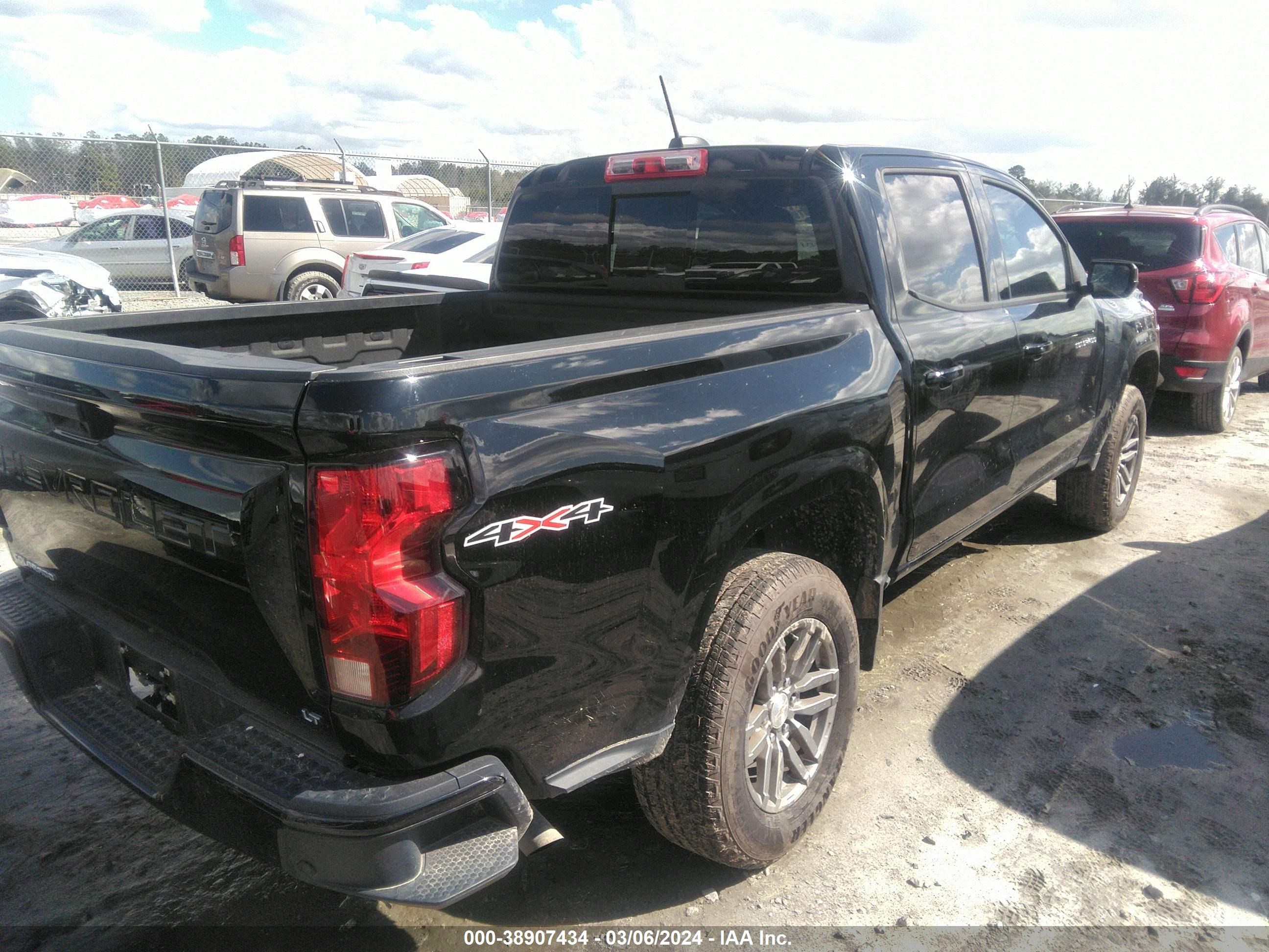 Photo 3 VIN: 1GCPTCEK2P1170396 - CHEVROLET COLORADO 