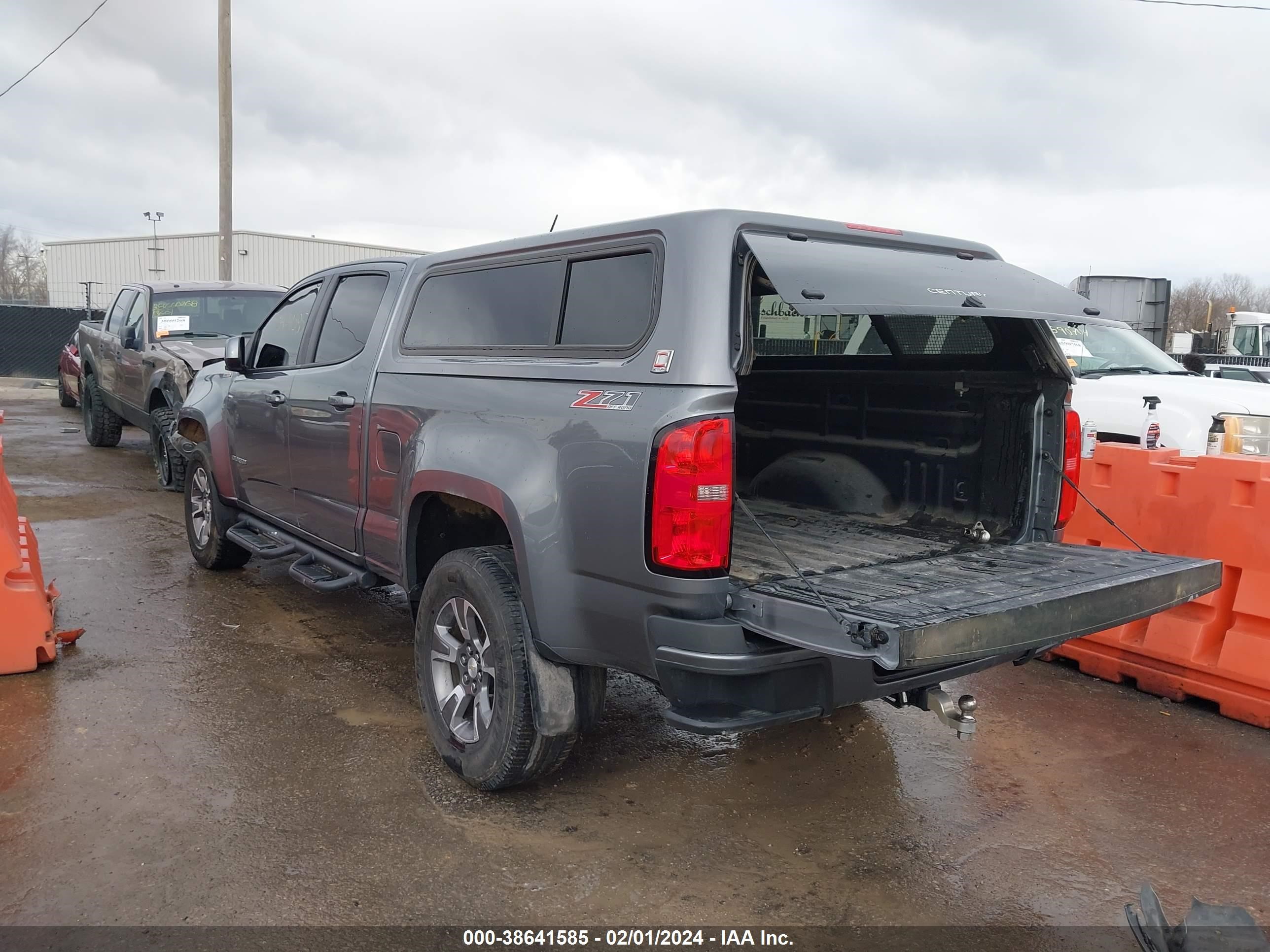 Photo 2 VIN: 1GCPTDE12J1125737 - CHEVROLET COLORADO 