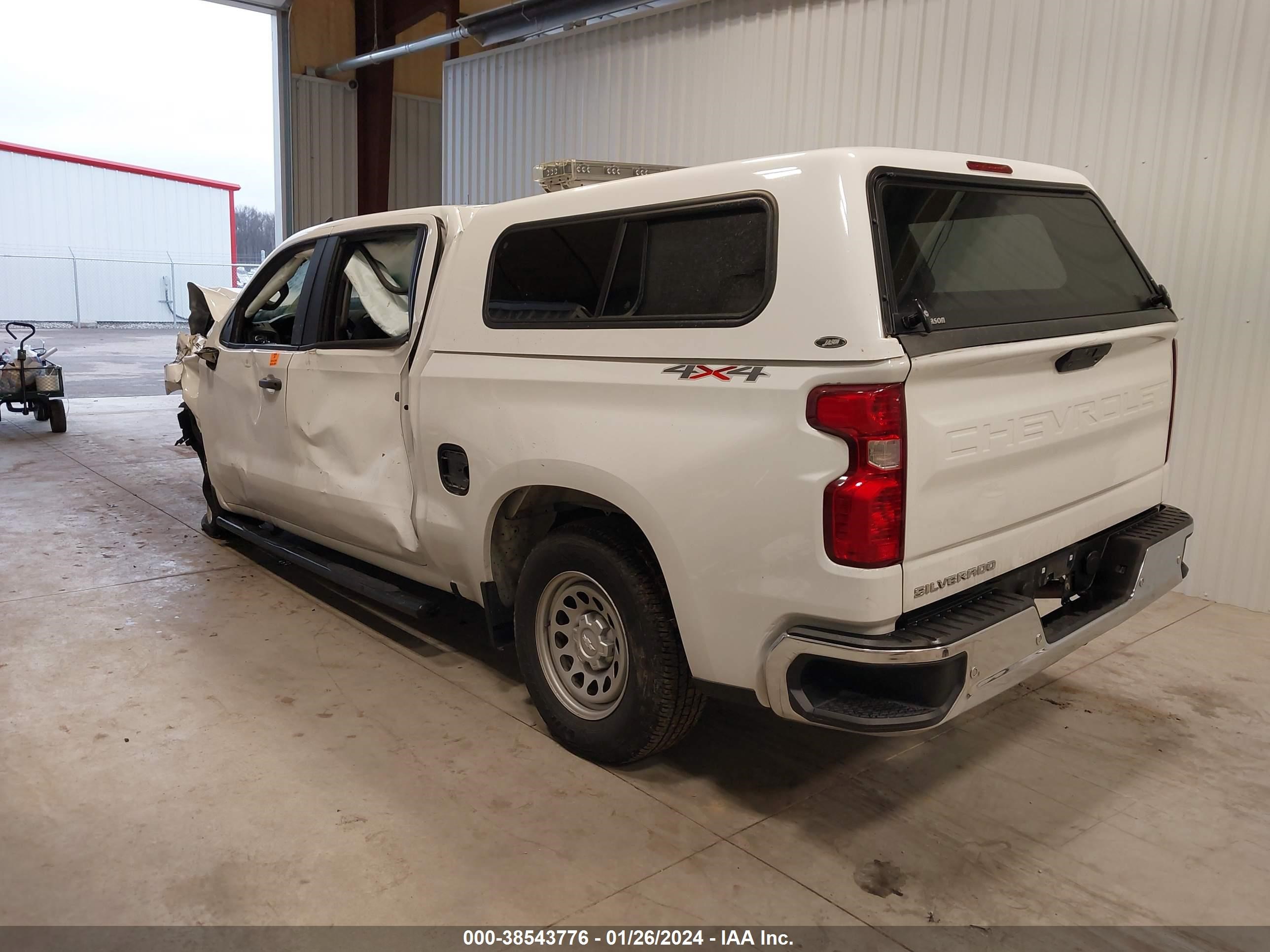 Photo 2 VIN: 1GCPYAEHXLZ236926 - CHEVROLET SILVERADO 